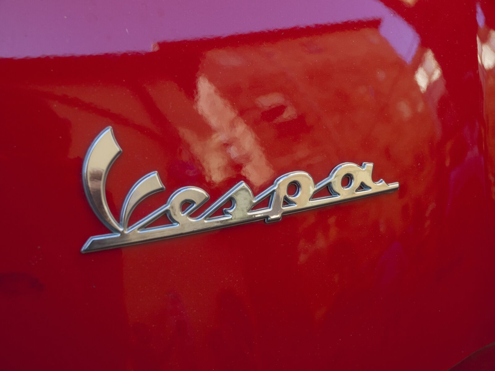 Olympus E-510 (EVOLT E-510) sample photo. Vespa, red, lettering photography