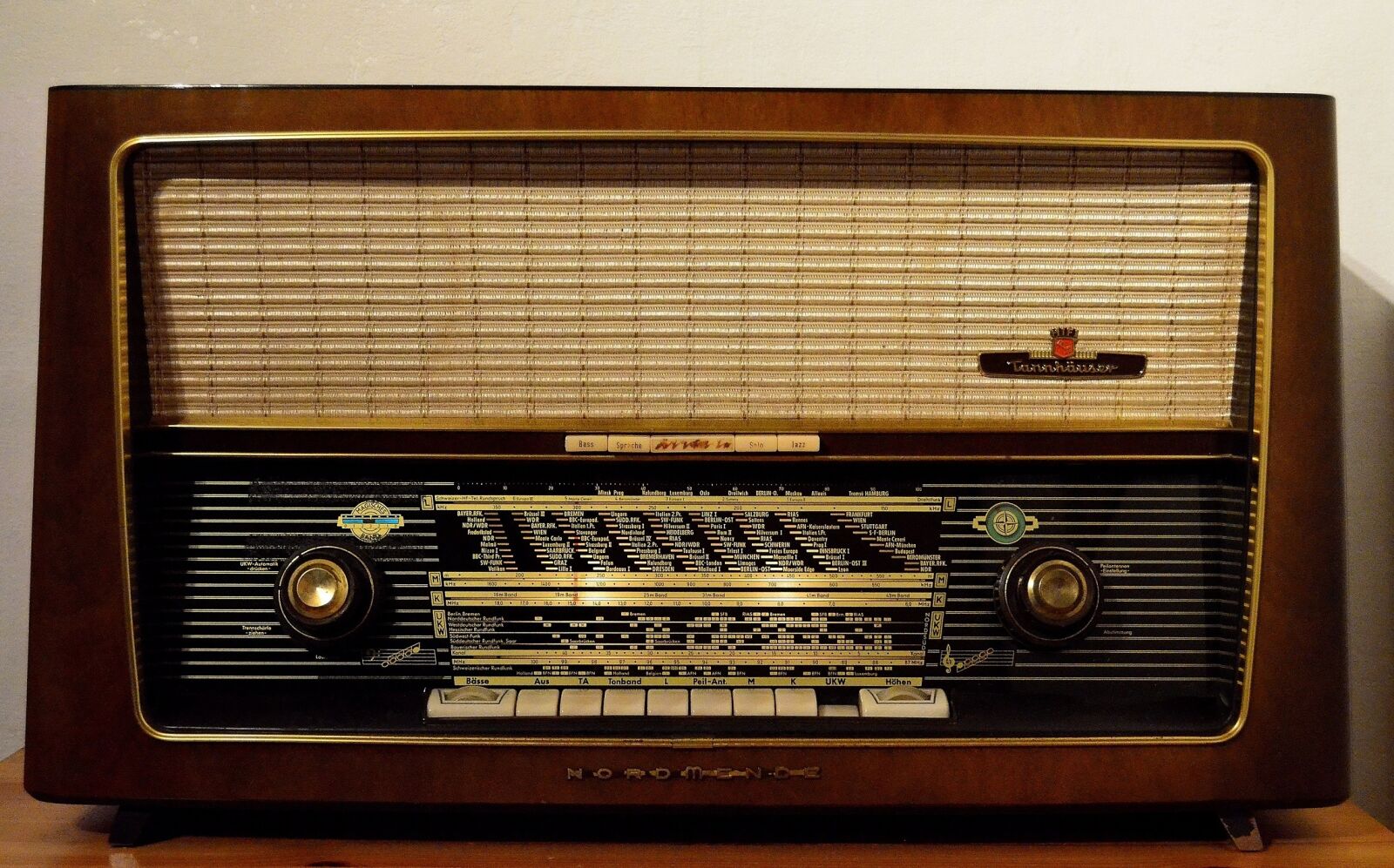 Nikon D5100 sample photo. Radio, tube radio, switched photography