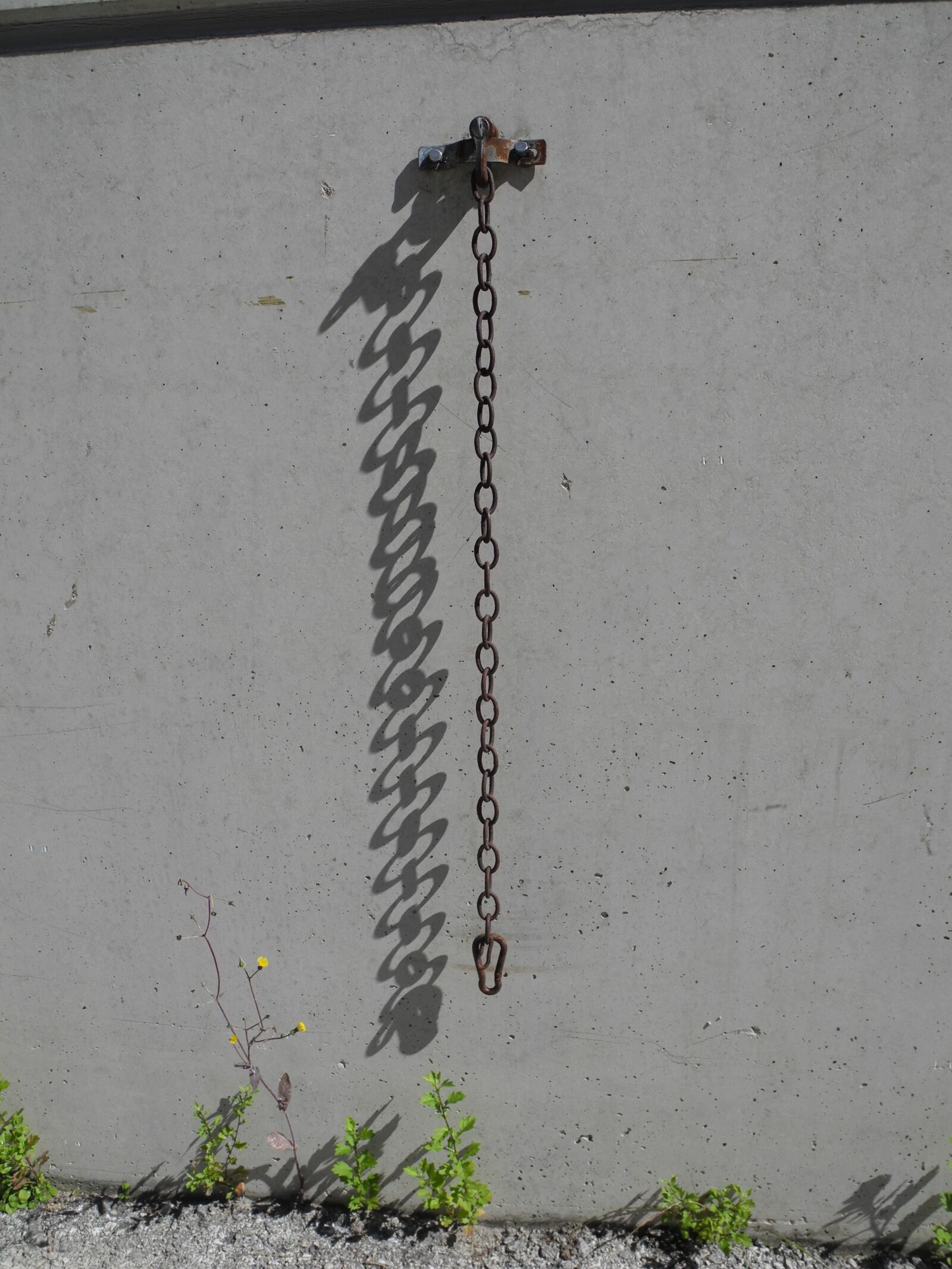 Nikon Coolpix P7000 sample photo. Chain, shadow, farm photography