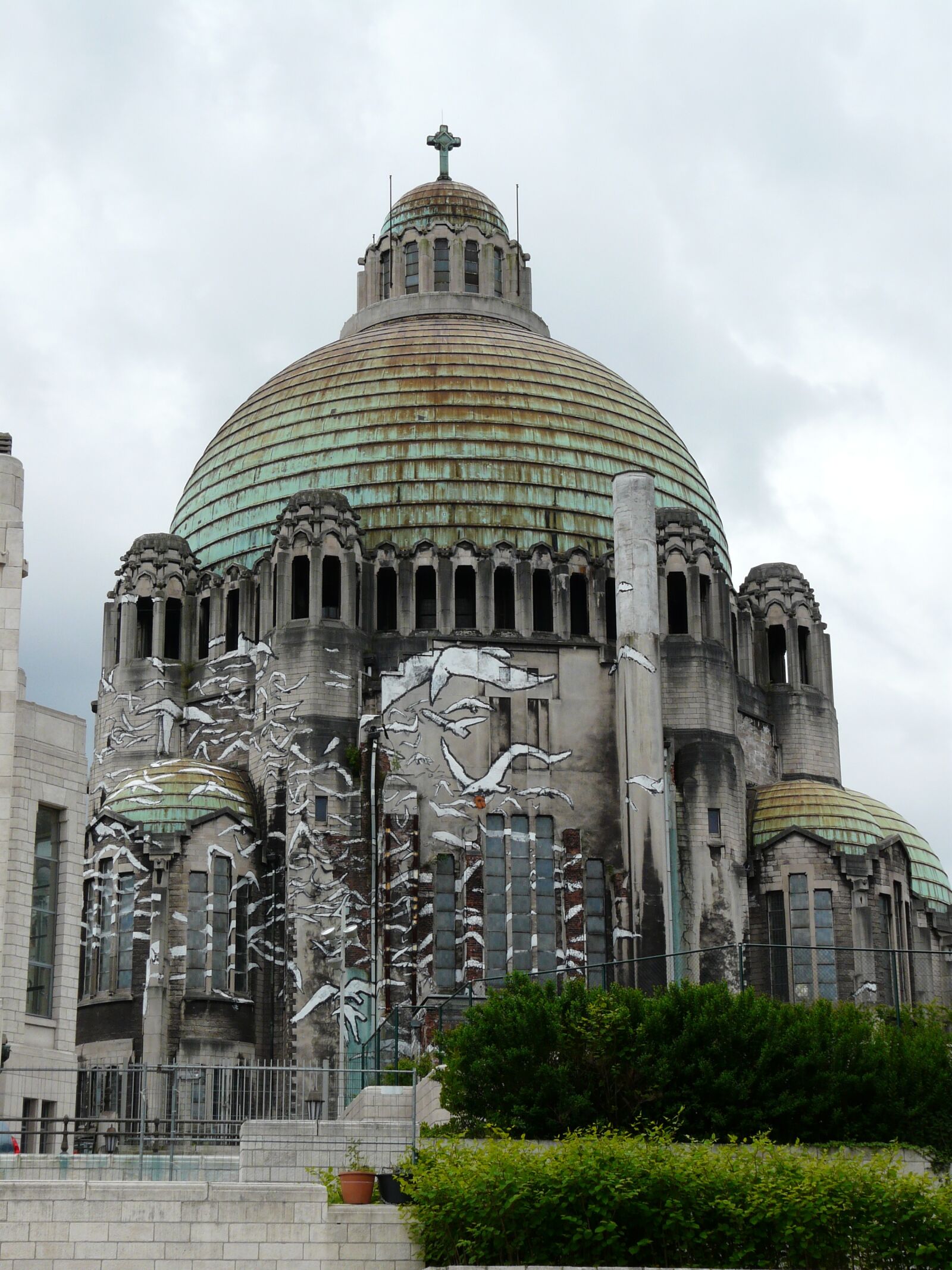 Panasonic DMC-FZ18 sample photo. Liege, monument, architecture photography