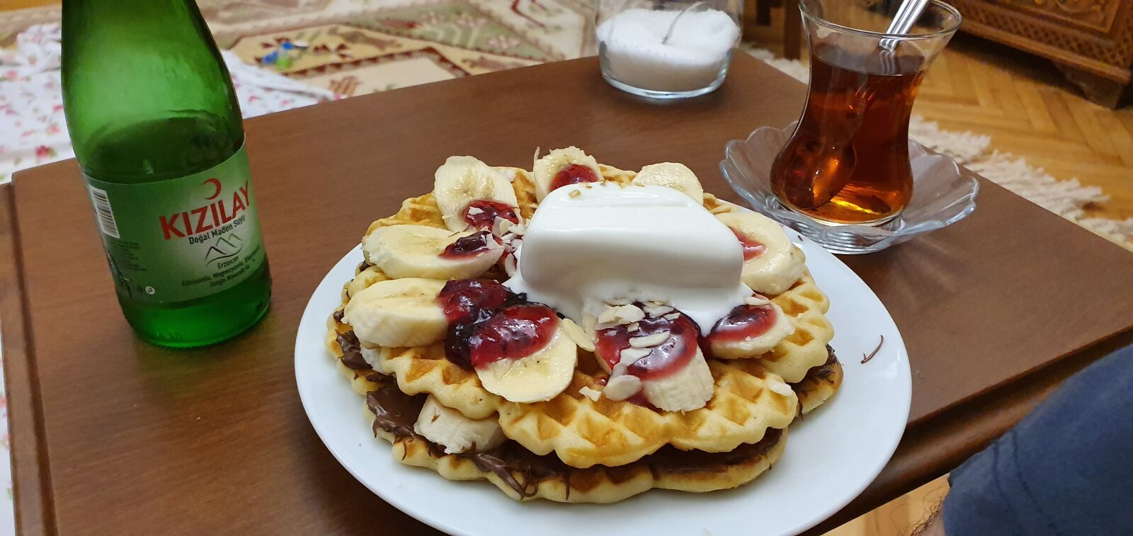 Samsung Galaxy S10 sample photo. Waffle, cay, soda photography