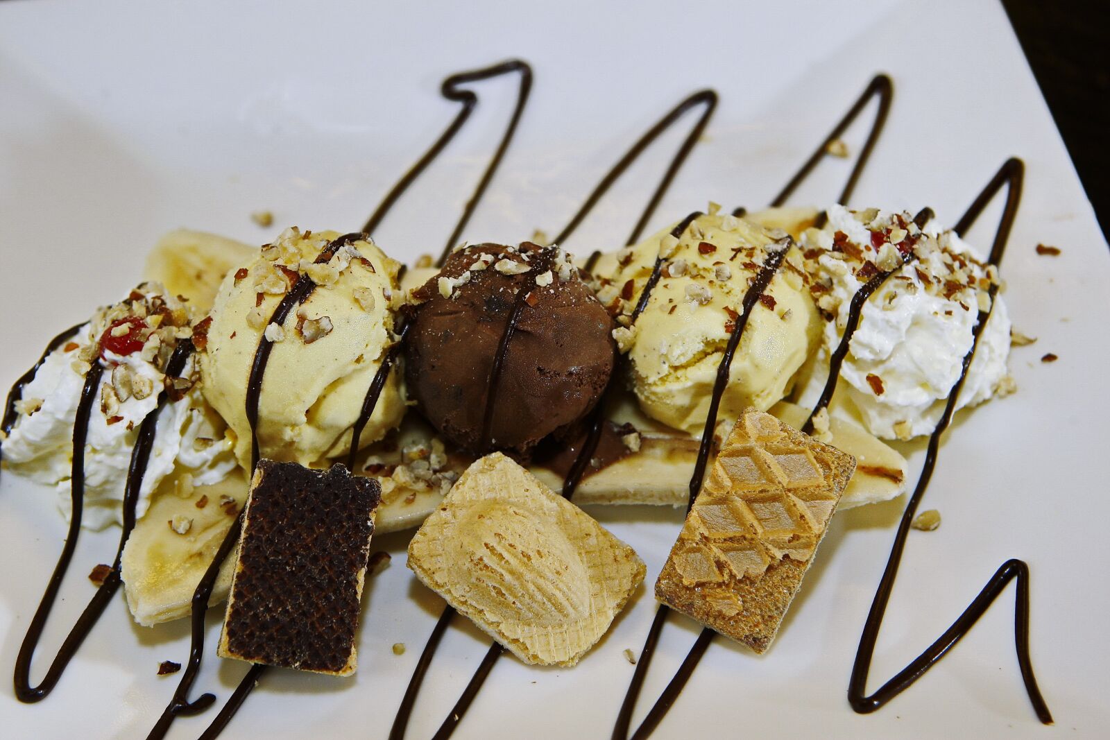 Canon EOS-1D Mark III sample photo. Banana split, ice cream photography