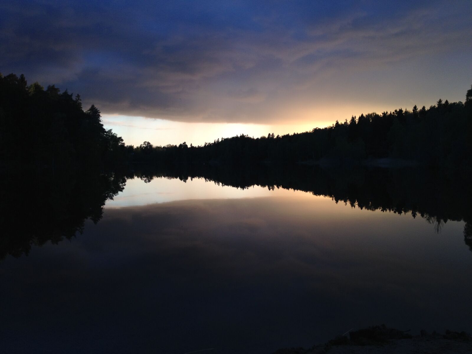 iPhone 4S back camera 4.28mm f/2.4 sample photo. Cloud, reflections, sky, sunset photography