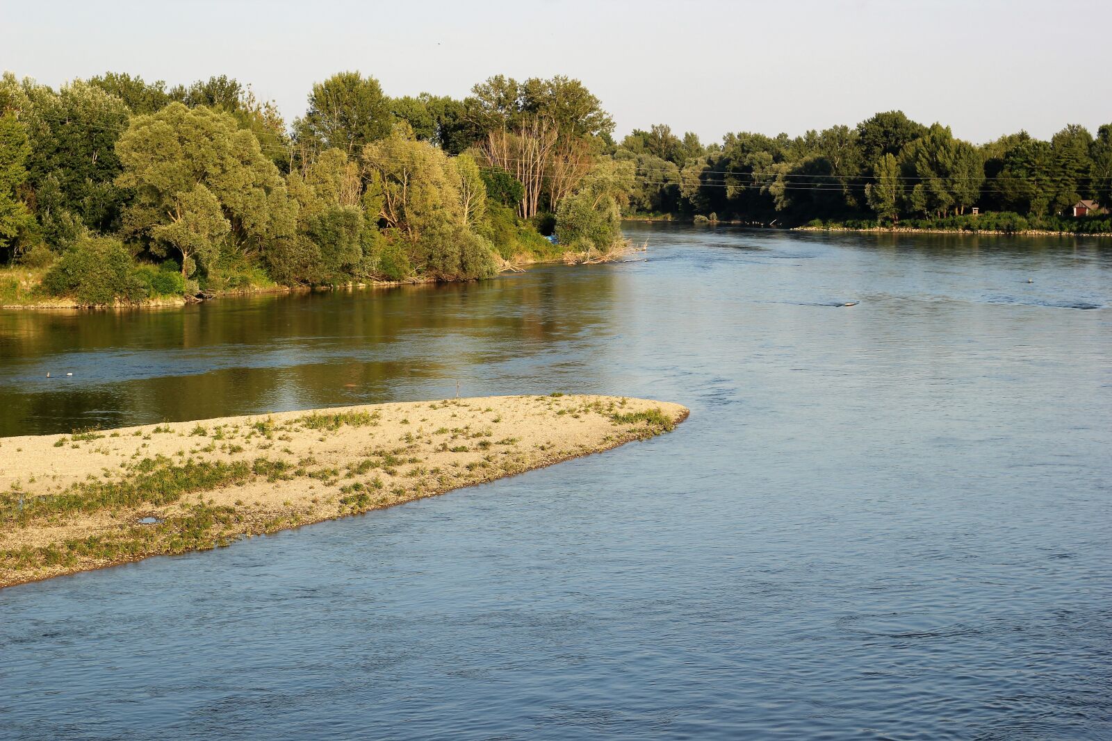 Canon EOS 550D (EOS Rebel T2i / EOS Kiss X4) sample photo. River, water, evening photography