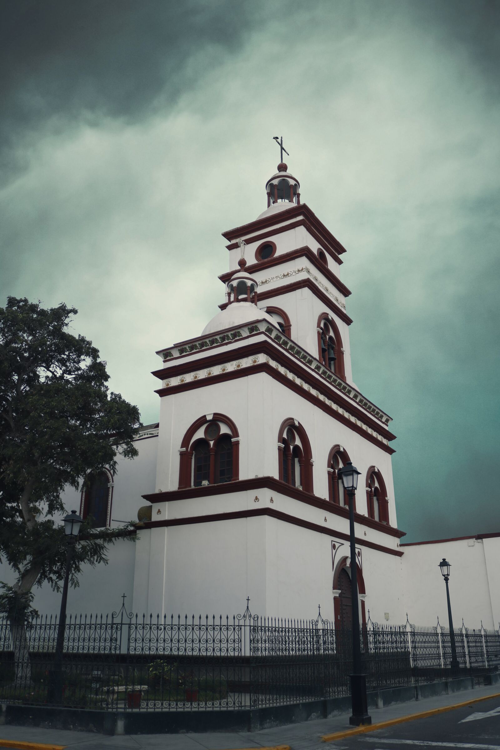 Canon EOS 750D (EOS Rebel T6i / EOS Kiss X8i) sample photo. Church, temple, architecture photography
