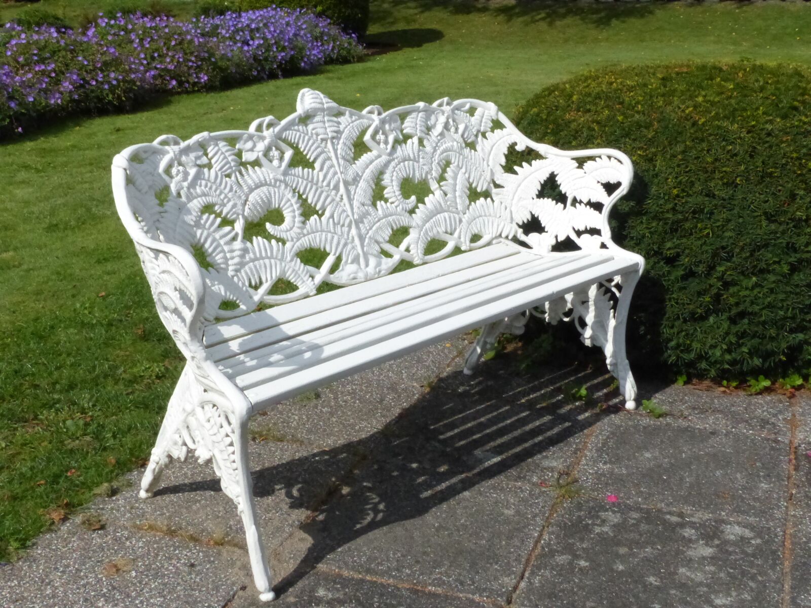 Panasonic Lumix DMC-FZ200 sample photo. Sofa, garden, white photography
