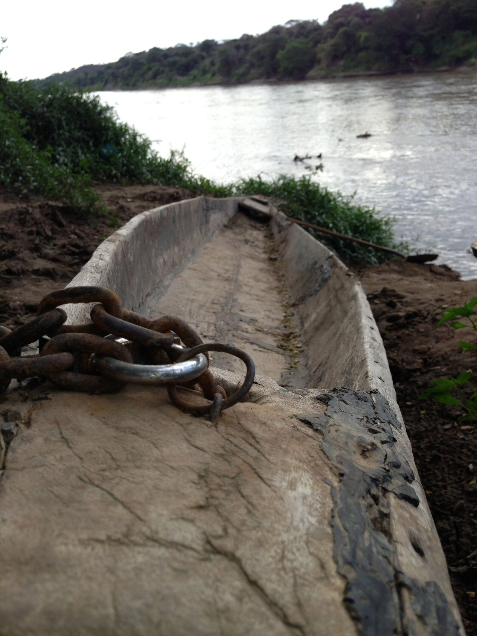 Apple iPhone 5 sample photo. Boat, river, chain photography