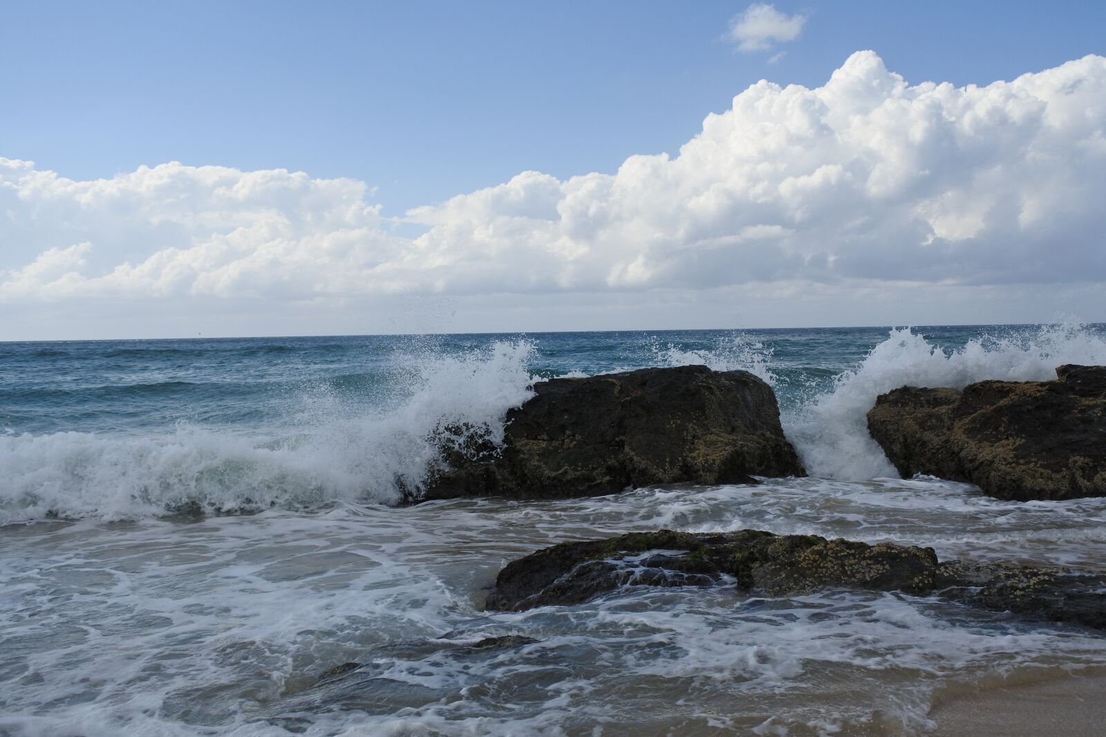 Nikon 1 Nikkor VR 10-30mm F3.5-5.6 PD-Zoom sample photo. Beach, ocean, waves photography