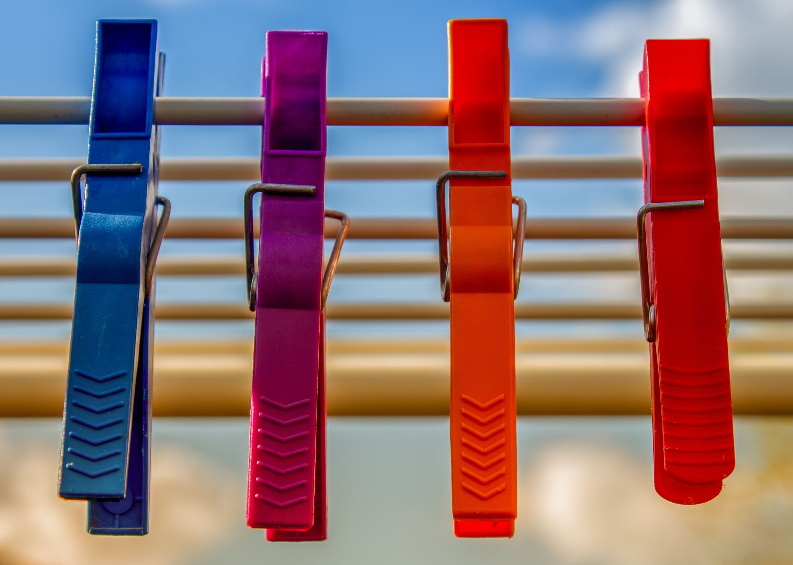 Canon EOS 650D (EOS Rebel T4i / EOS Kiss X6i) sample photo. Clothespins, plastic, colorful photography