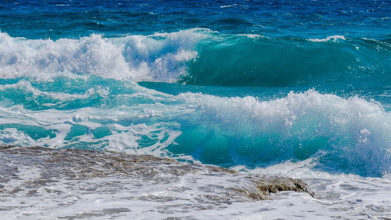 Nikon D3300 sample photo. Wave, smashing, foam photography