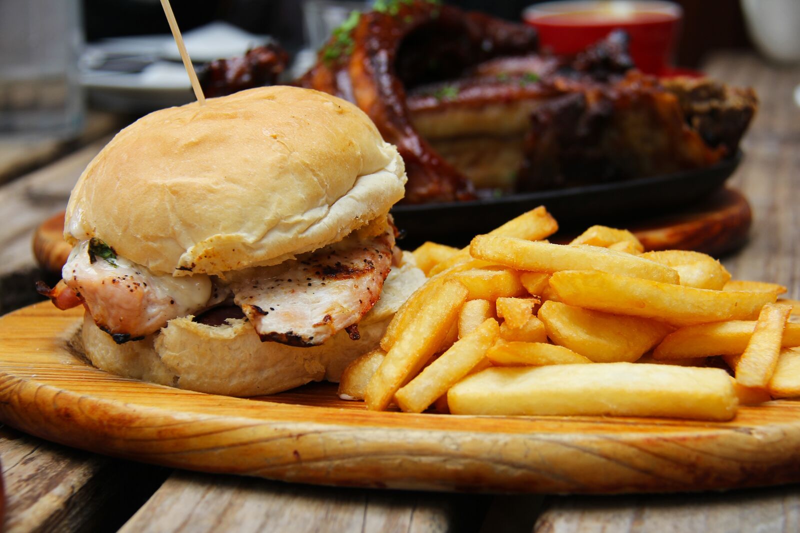 Canon EF-S 18-200mm F3.5-5.6 IS sample photo. Burgers, fries, western photography