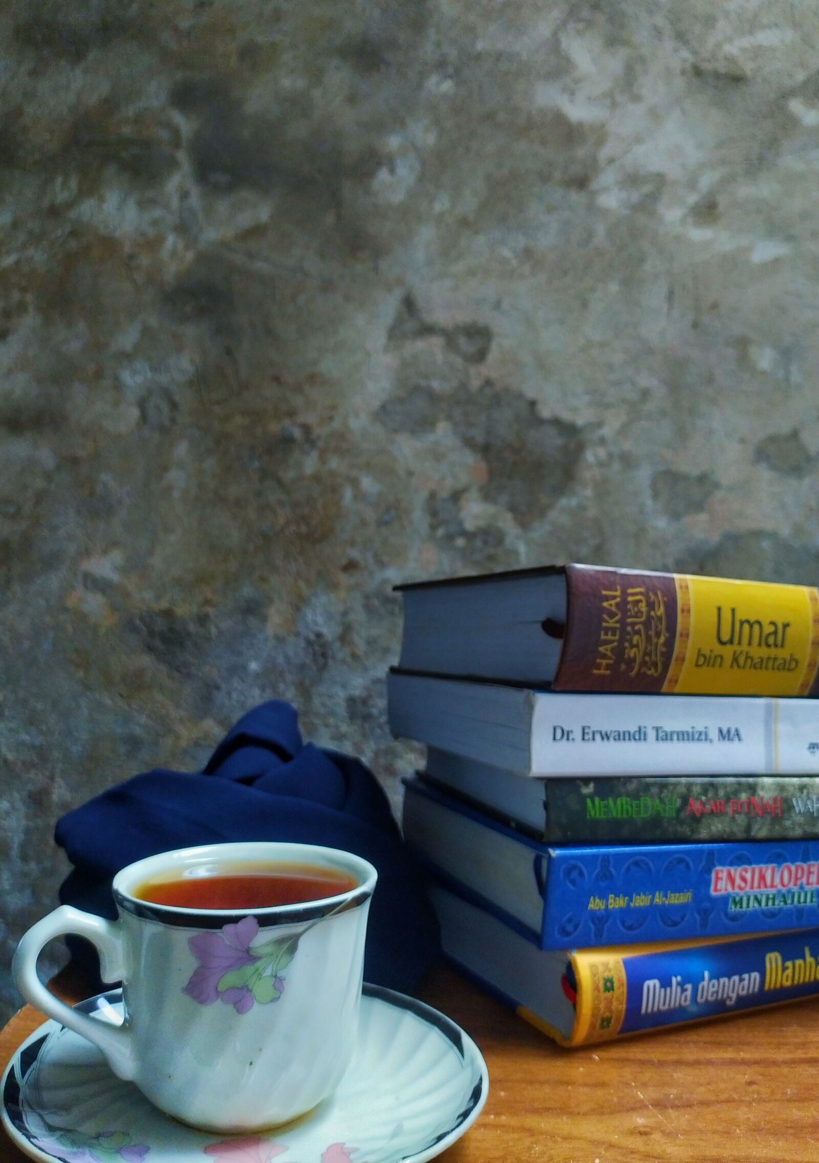 Xiaomi Redmi Note 8 sample photo. Book, tea, time photography