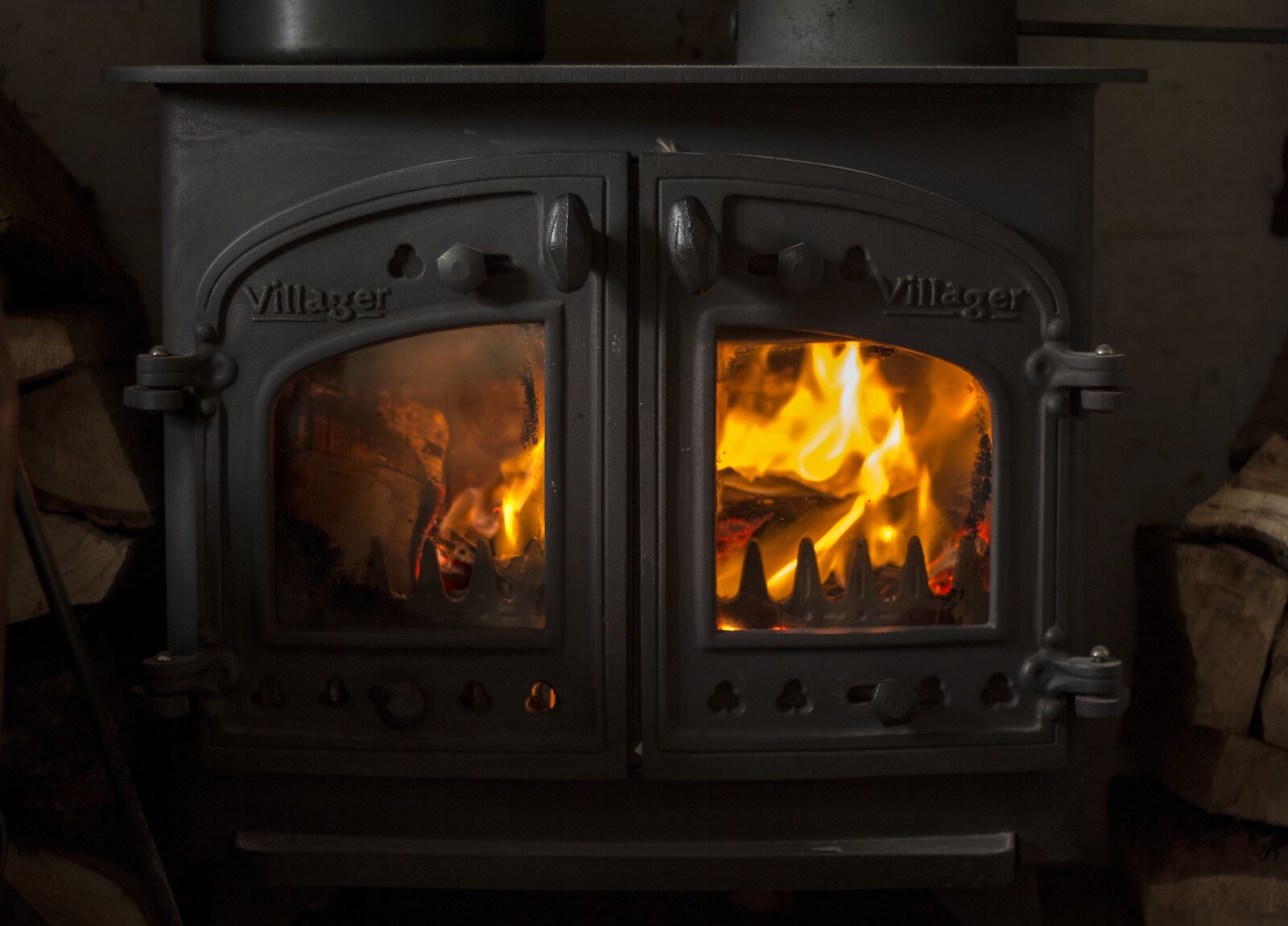Canon EOS 70D + Canon EF 50mm F1.8 STM sample photo. Flame, fireplace, heat photography