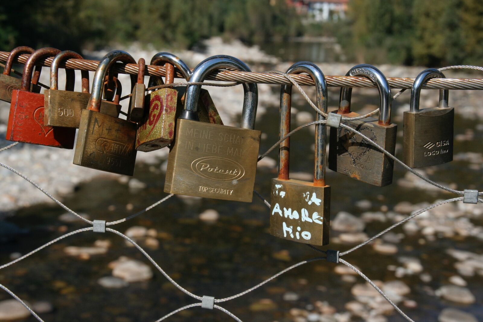 Canon EOS 350D (EOS Digital Rebel XT / EOS Kiss Digital N) sample photo. Love locks, italy, cannobio photography