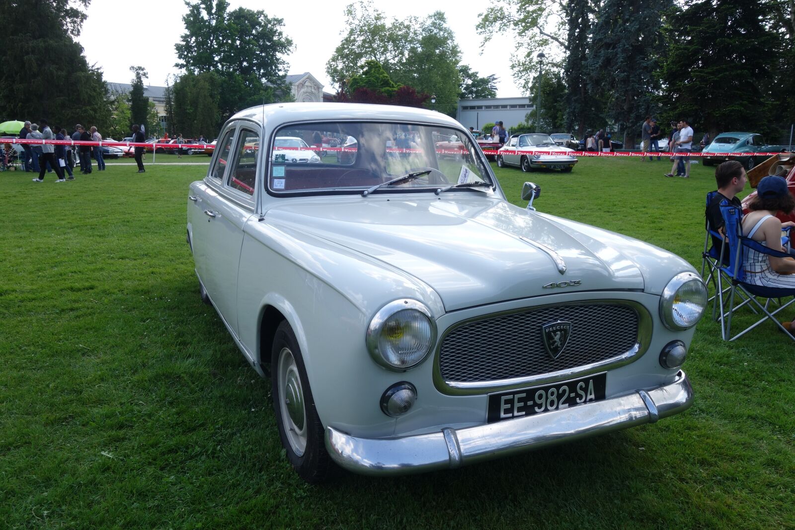 Sony Cyber-shot DSC-RX100 II sample photo. Old cars, peugeot 403-7 photography