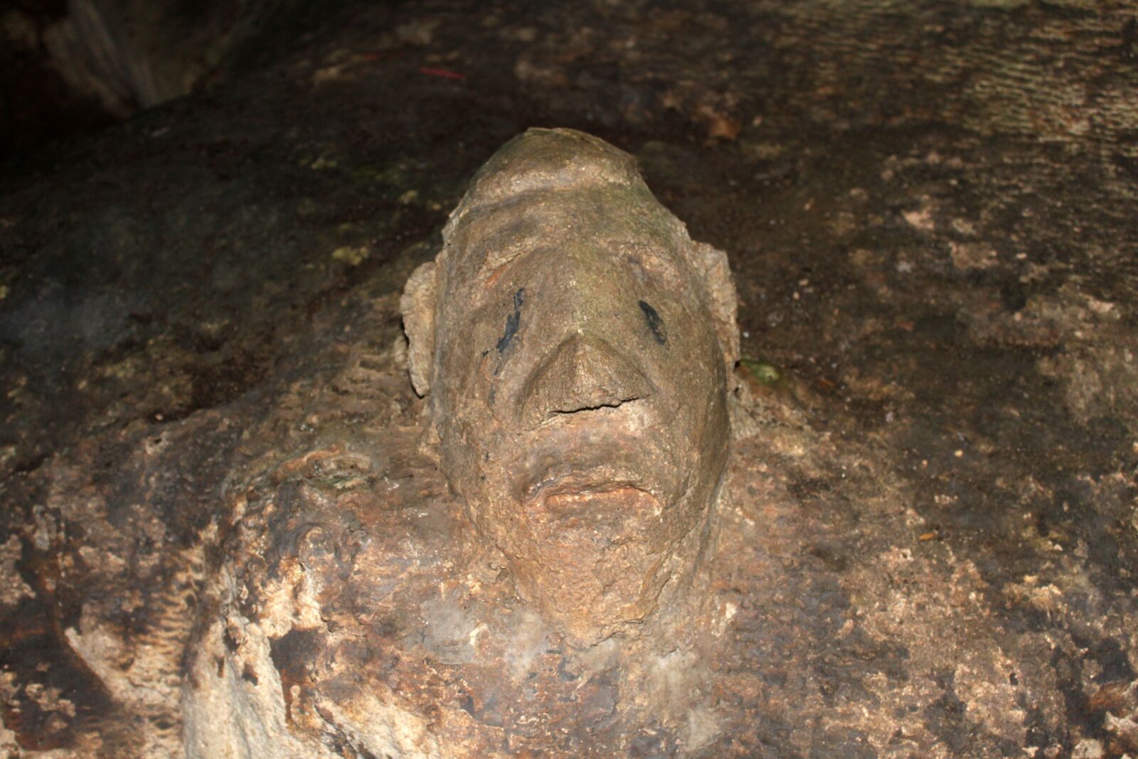 Canon EOS 500D (EOS Rebel T1i / EOS Kiss X3) sample photo. Head, cave, thailand photography