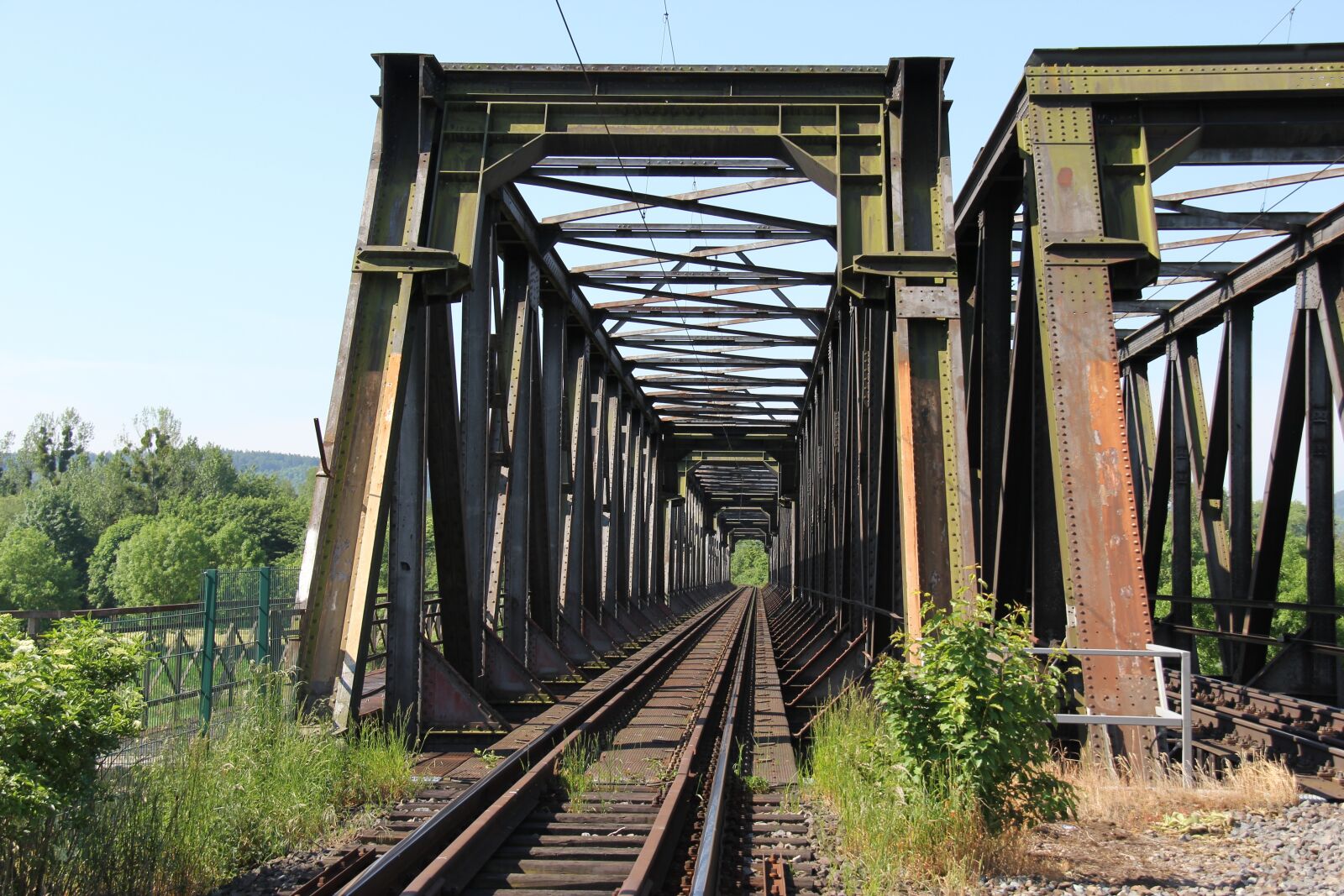 Canon EF-S 18-200mm F3.5-5.6 IS sample photo. Railway, railway line, train photography