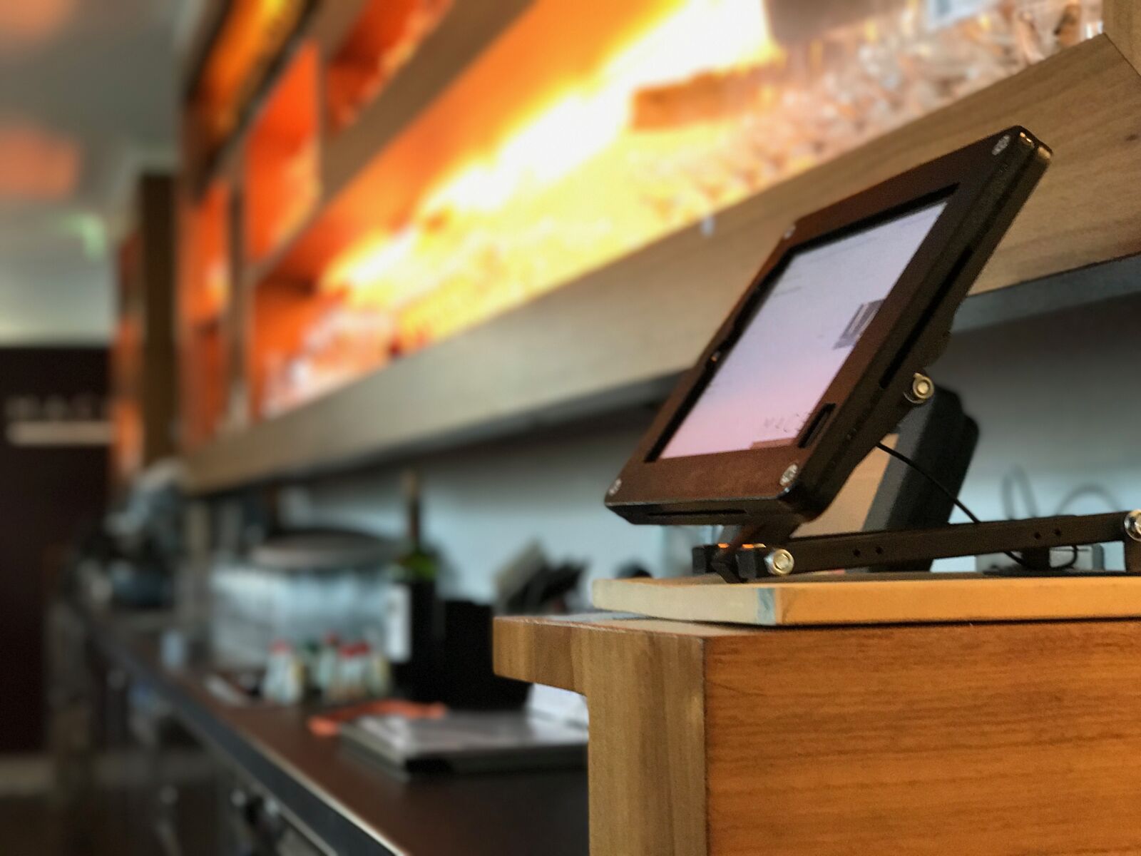 Apple iPhone 7 Plus sample photo. Restaurant, bar, glass photography