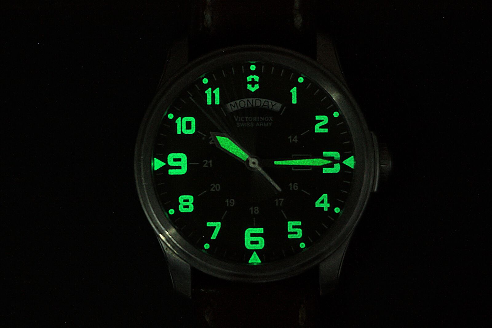Canon EOS 450D (EOS Rebel XSi / EOS Kiss X2) sample photo. Clock, wrist watch, time photography