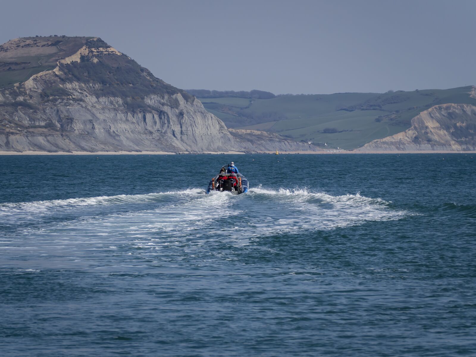 Olympus OM-D E-M10 II sample photo. Coast, sea, boat photography