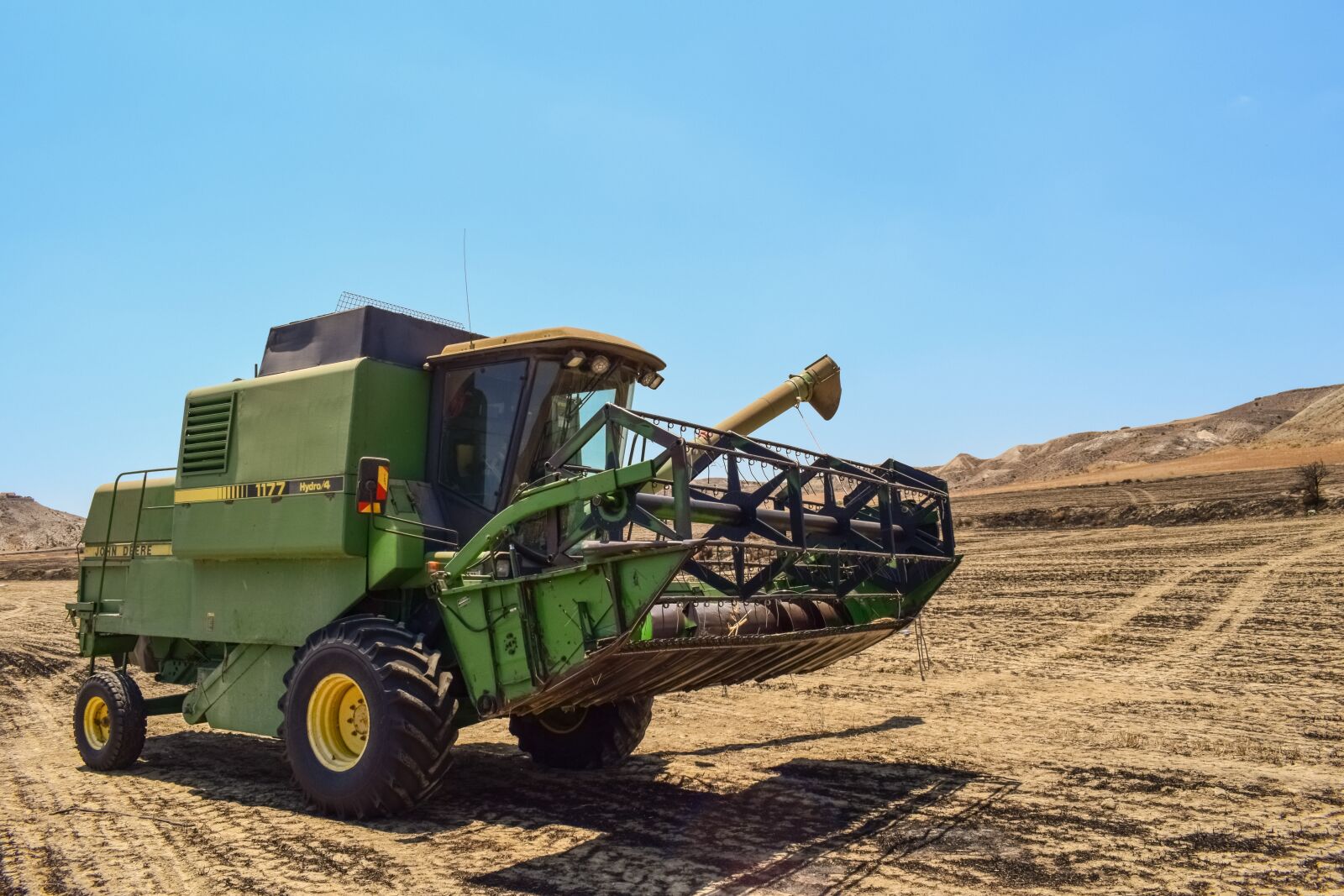 Nikon D3300 sample photo. Harvester, heavy machine, fields photography
