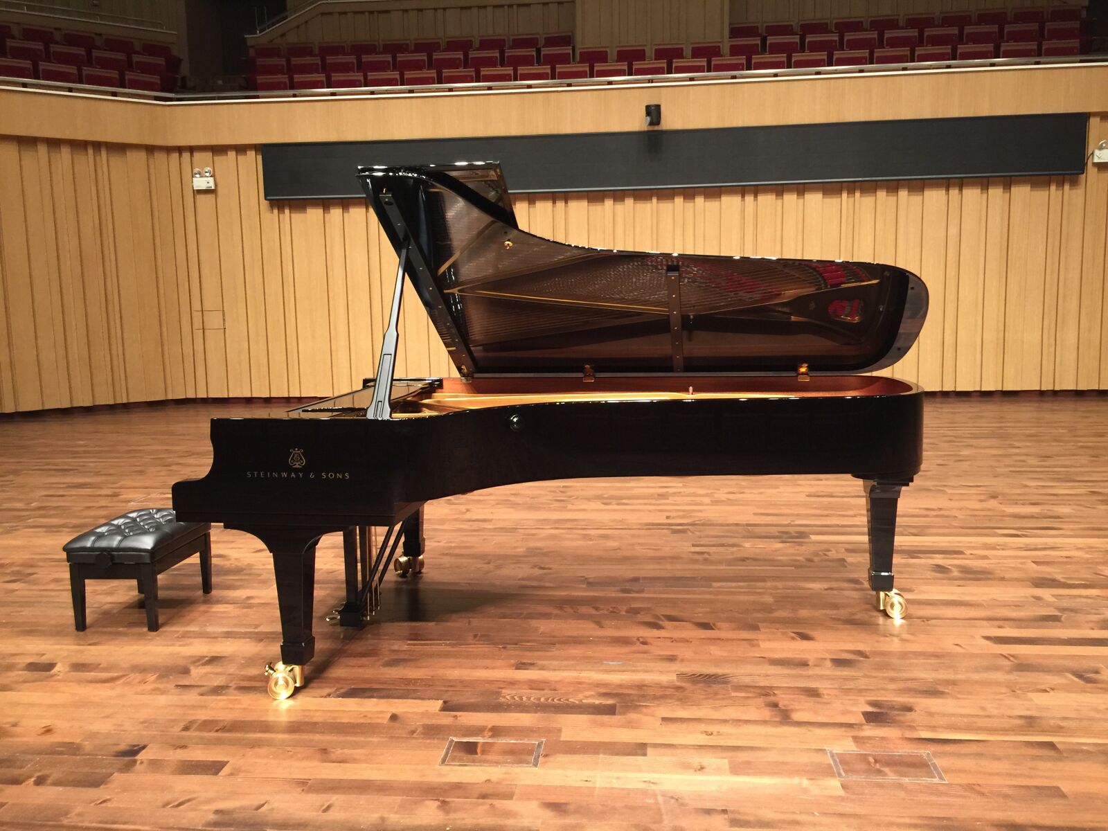 iPhone 6 Plus back camera 4.15mm f/2.2 sample photo. Changsha concert hall, stage photography