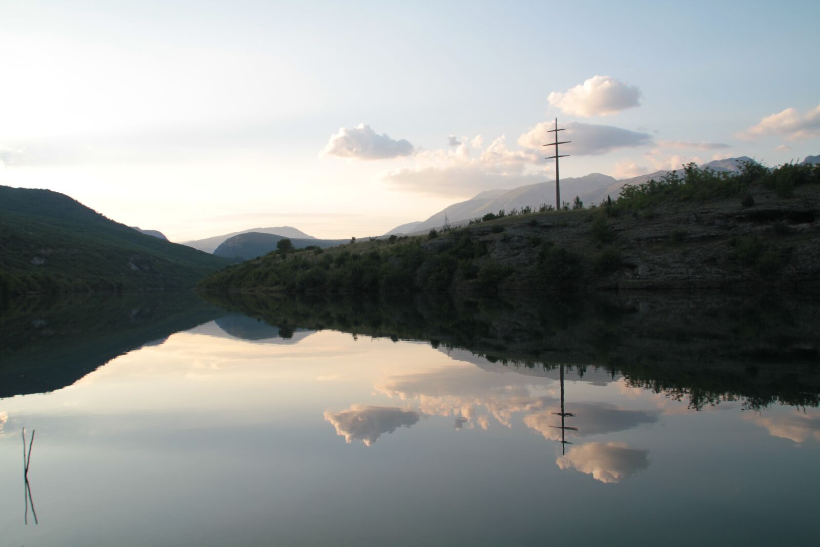 Canon EOS 7D sample photo. Lake, clouds, water photography