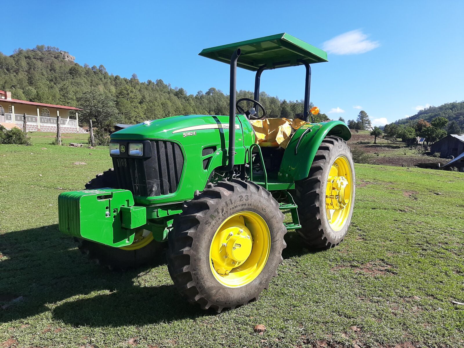 Samsung Galaxy A50 sample photo. Tractor, tractors, working photography