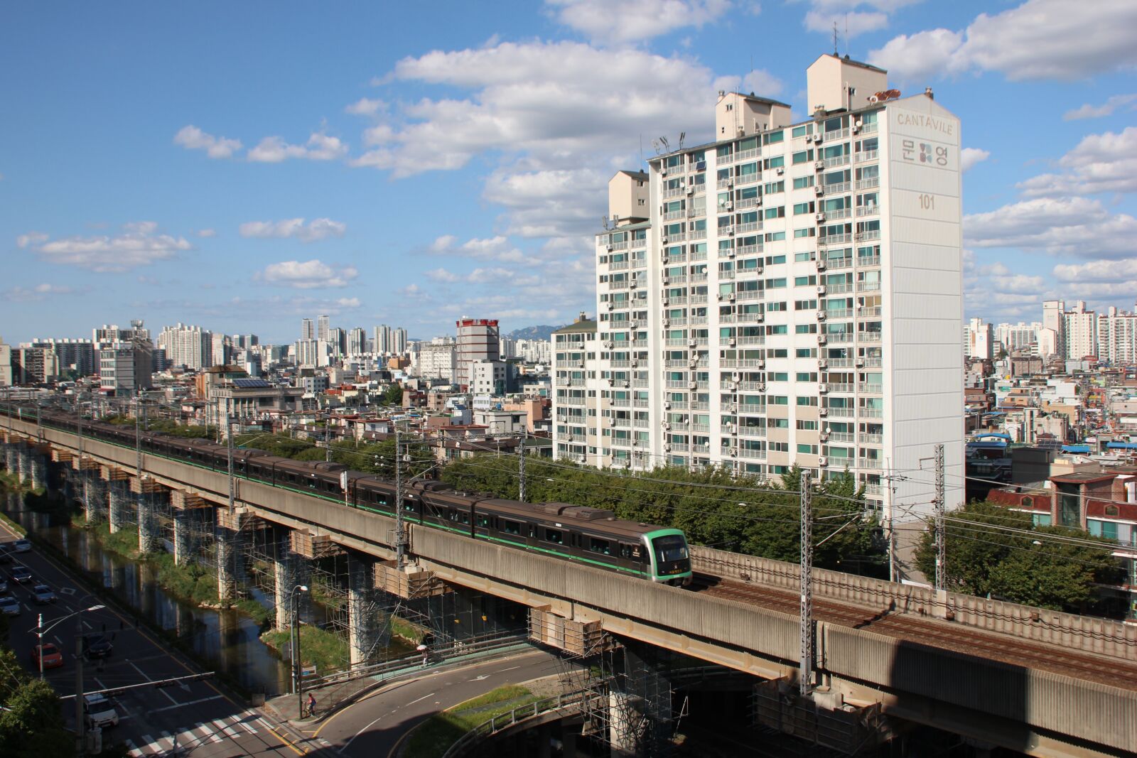 Canon EOS 600D (Rebel EOS T3i / EOS Kiss X5) sample photo. Train, subway, republic of photography