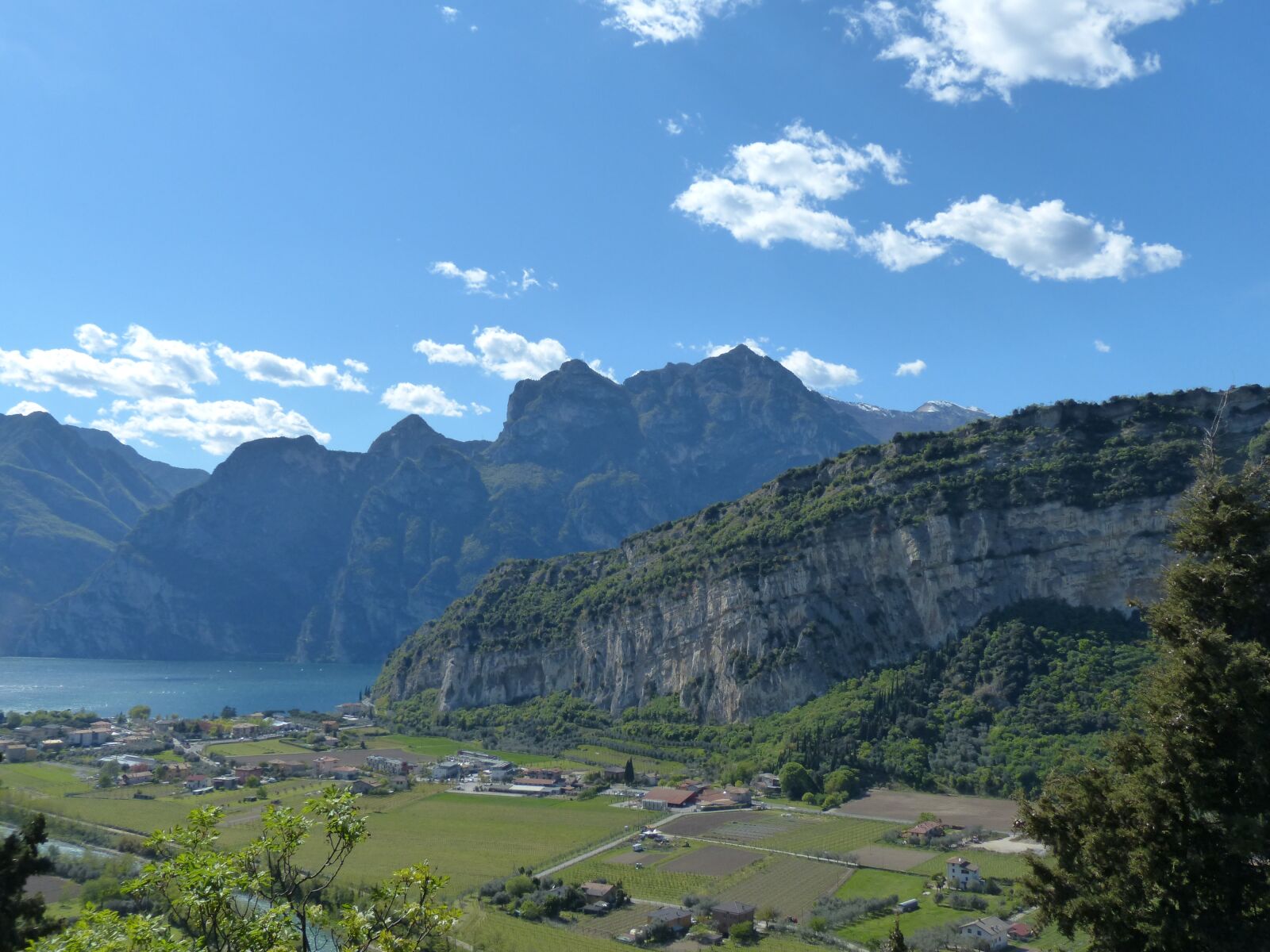 Panasonic Lumix DMC-FZ200 sample photo. Mountains, garda, monte brione photography