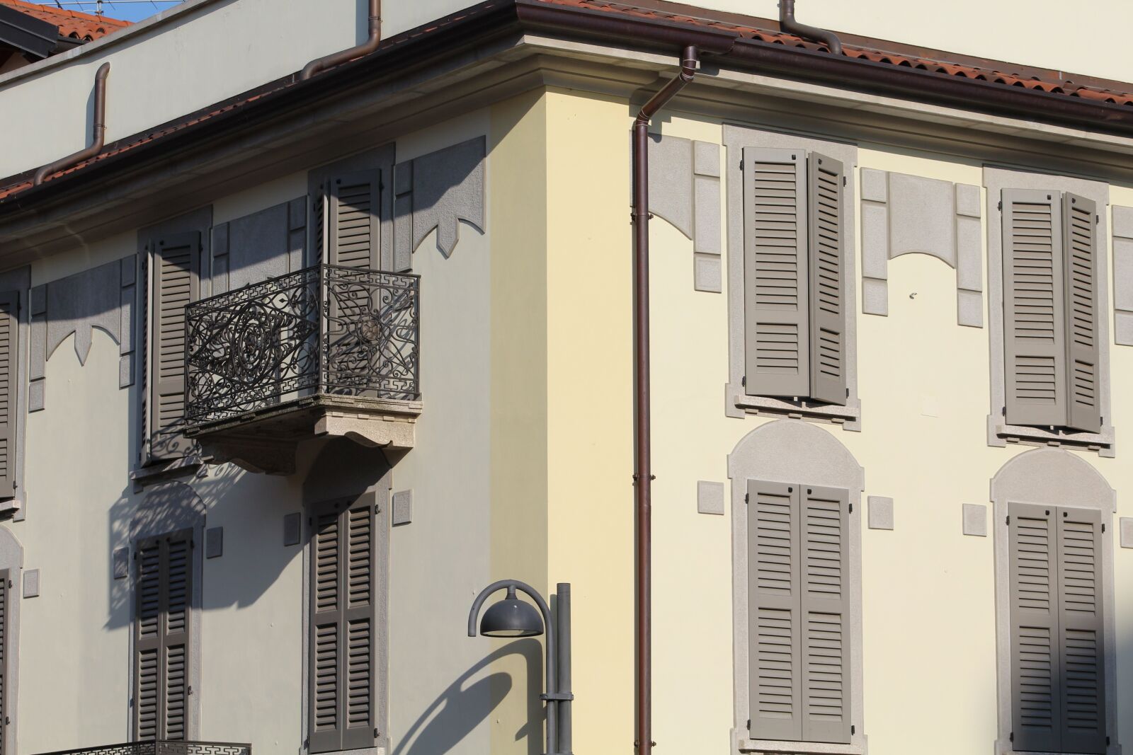 Canon EF 75-300mm f/4-5.6 sample photo. Facade, habitation, house photography