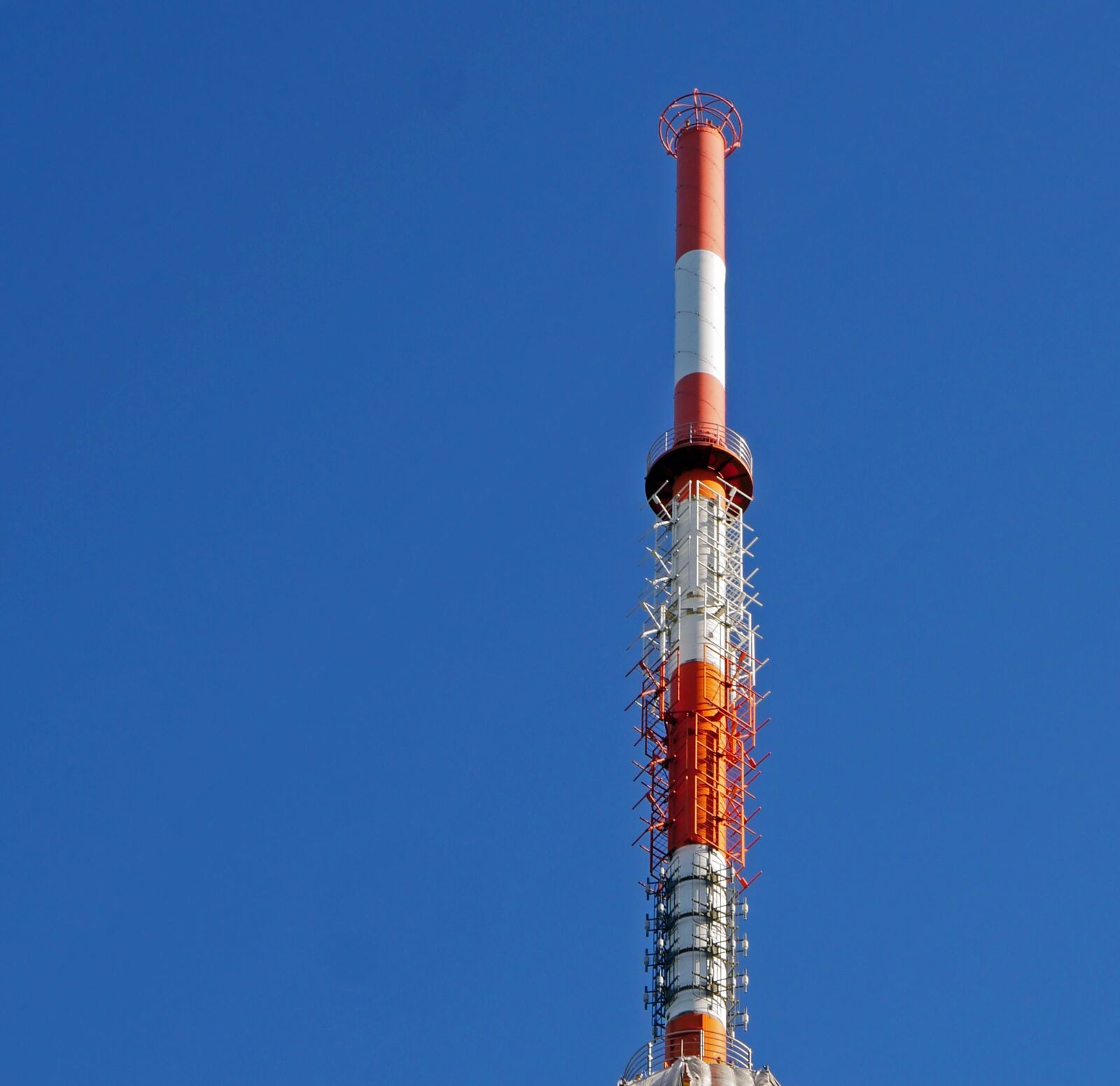 Panasonic Lumix DMC-GX8 sample photo. Transmission tower, mast tip photography