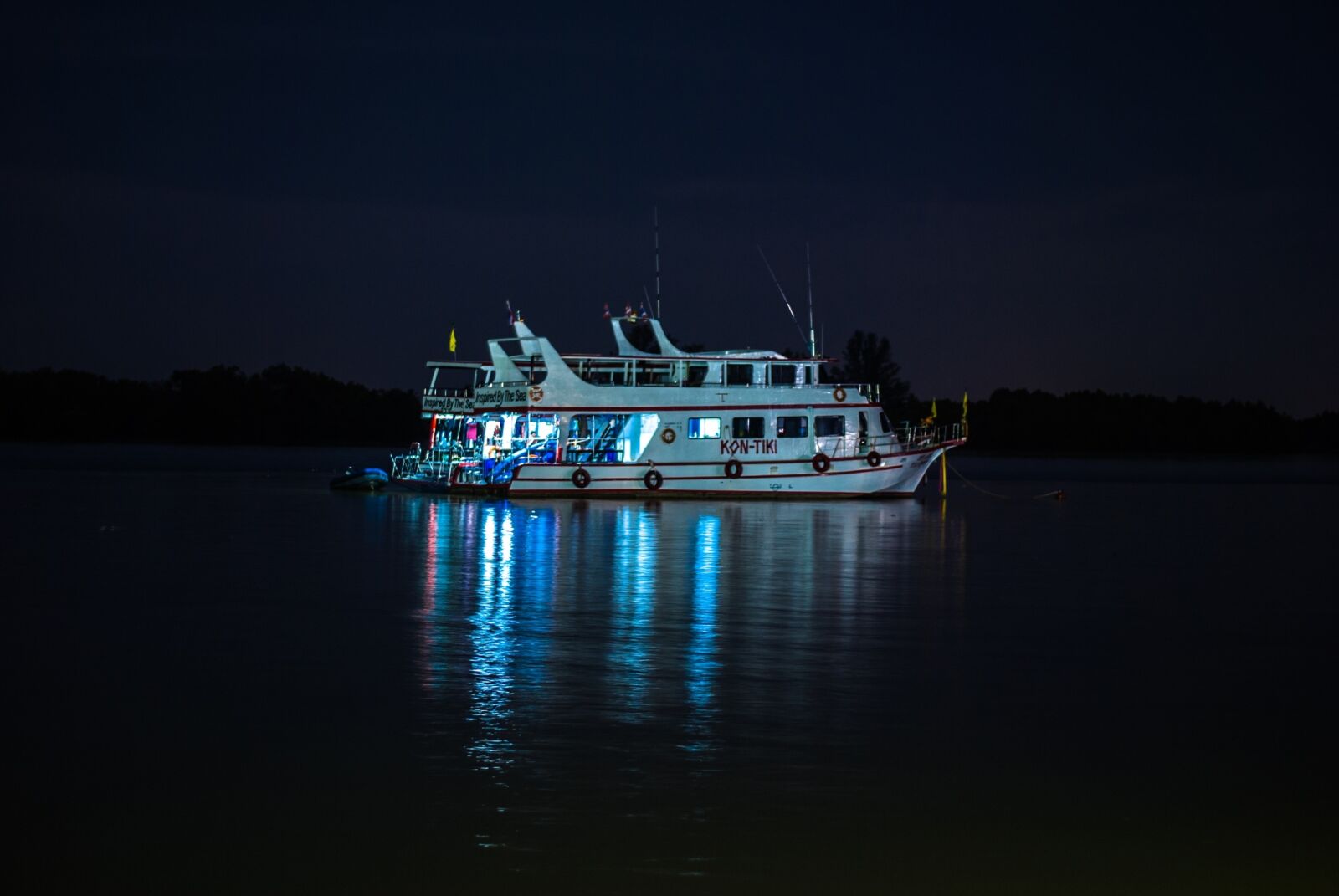 Nikon D3000 sample photo. Ship, peace, million black photography
