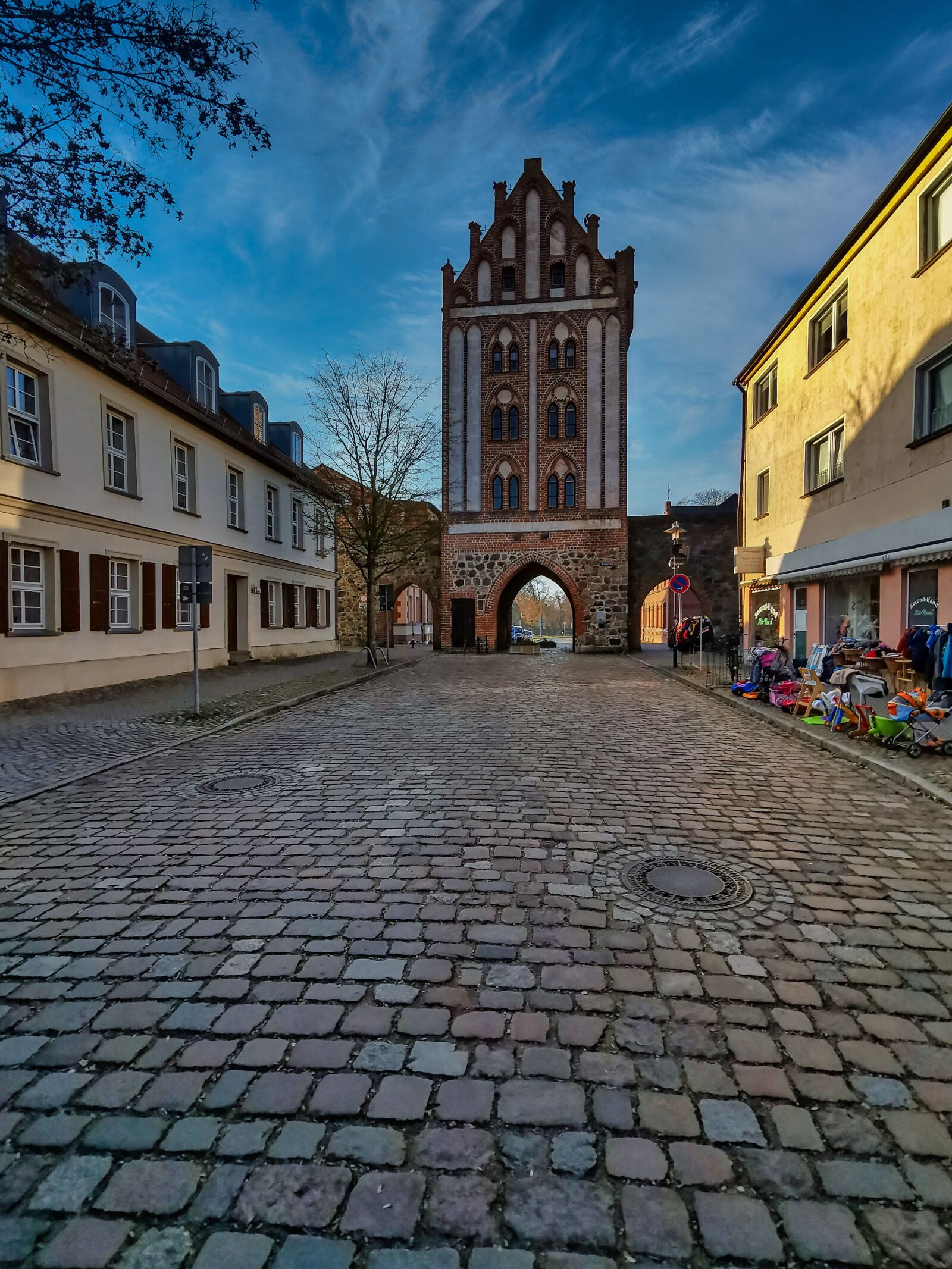 HUAWEI P30 Pro sample photo. Goal, city gate, evening photography