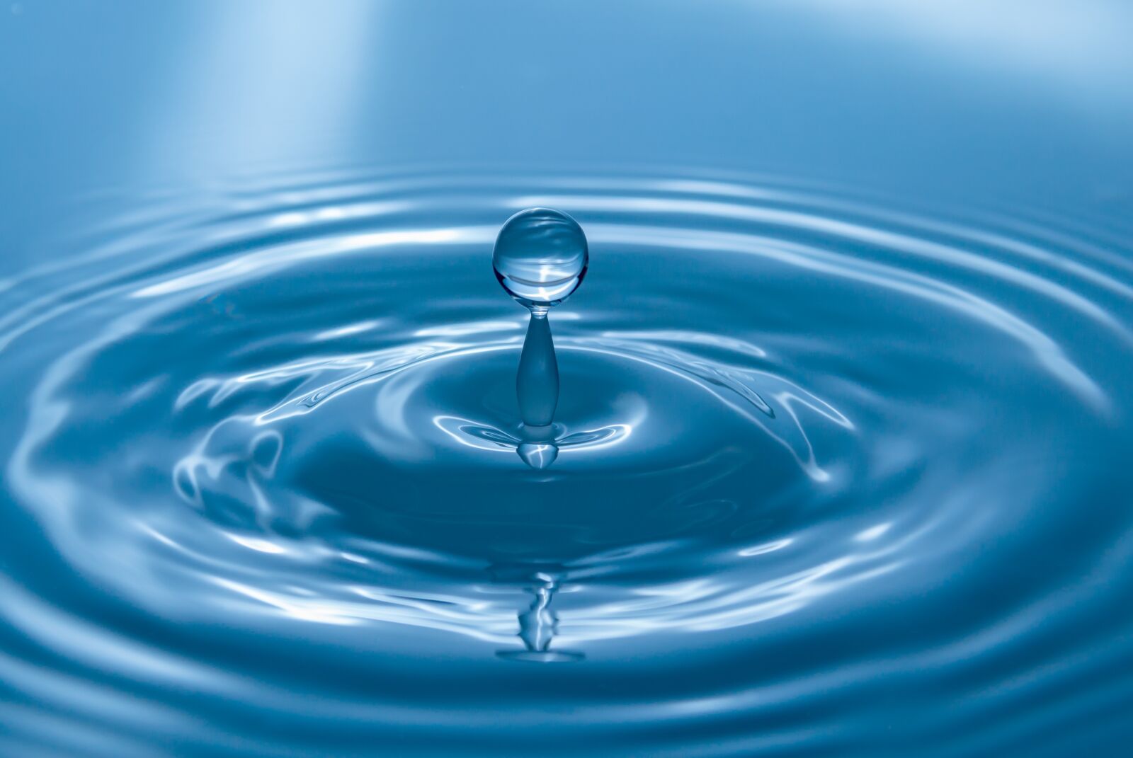 Canon EOS 600D (Rebel EOS T3i / EOS Kiss X5) sample photo. Drop of water, water photography