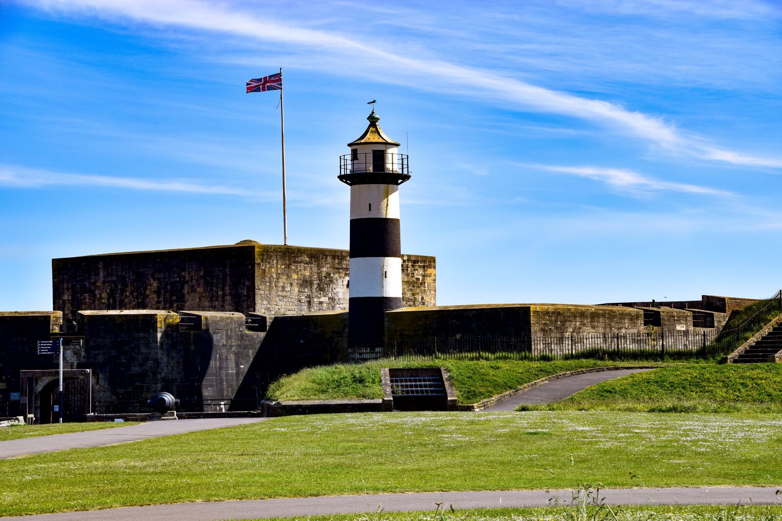 Nikon D5300 + Tamron 18-270mm F3.5-6.3 Di II VC PZD sample photo. Lighthouse, nice, building photography