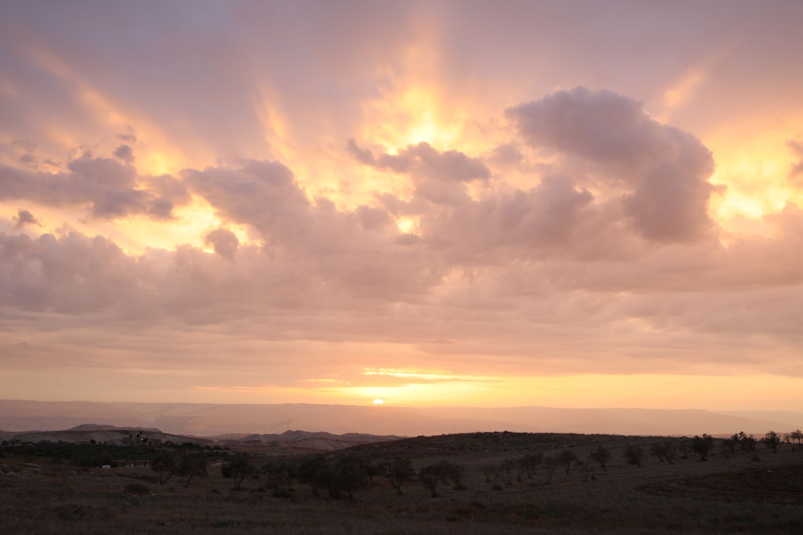 Canon EOS 5D Mark IV sample photo. Sunset, clouds, sky photography