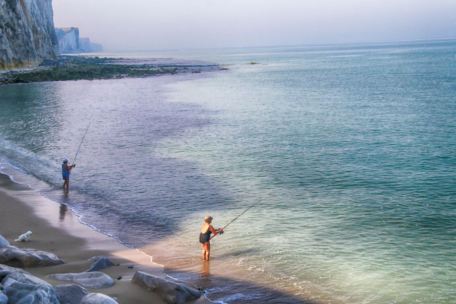 Canon EOS 70D sample photo. Cliffs, sea, fishermen photography