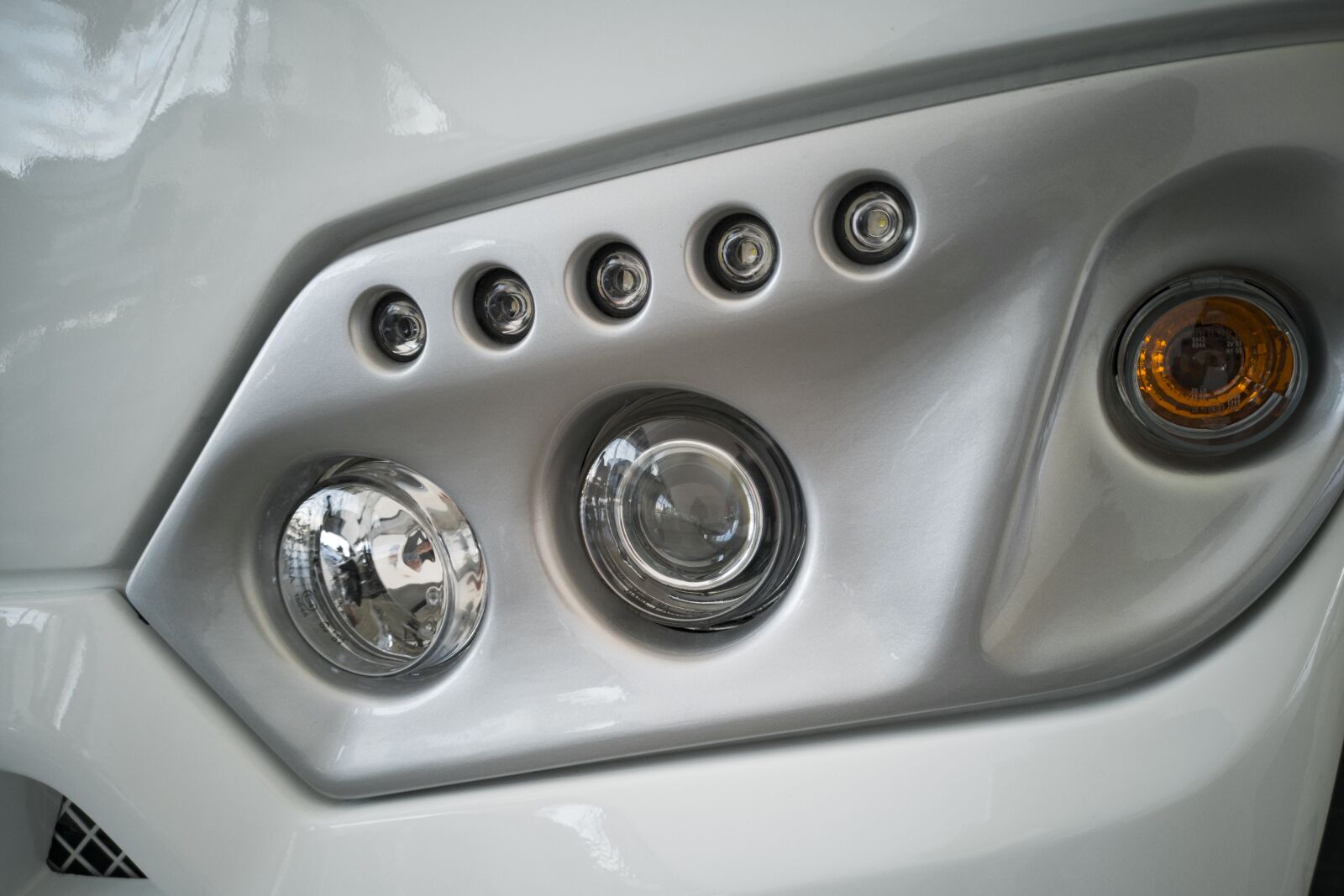 HUAWEI CLT-L09 sample photo. Bus, headlight, light photography