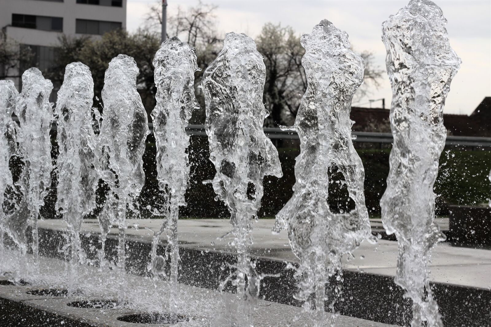 Canon EOS 600D (Rebel EOS T3i / EOS Kiss X5) + Canon EF 50mm F1.8 II sample photo. Water fontana, h2o, clear photography