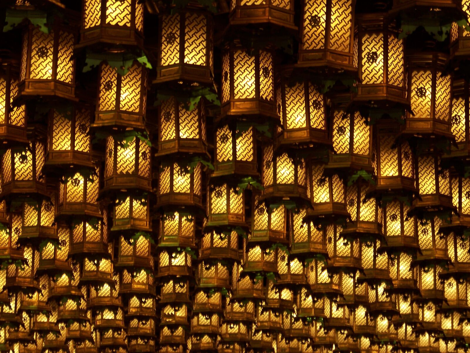Kodak Z712 IS ZOOM DIGITAL CAMERA sample photo. Hiroshima, lanterns, cavern photography