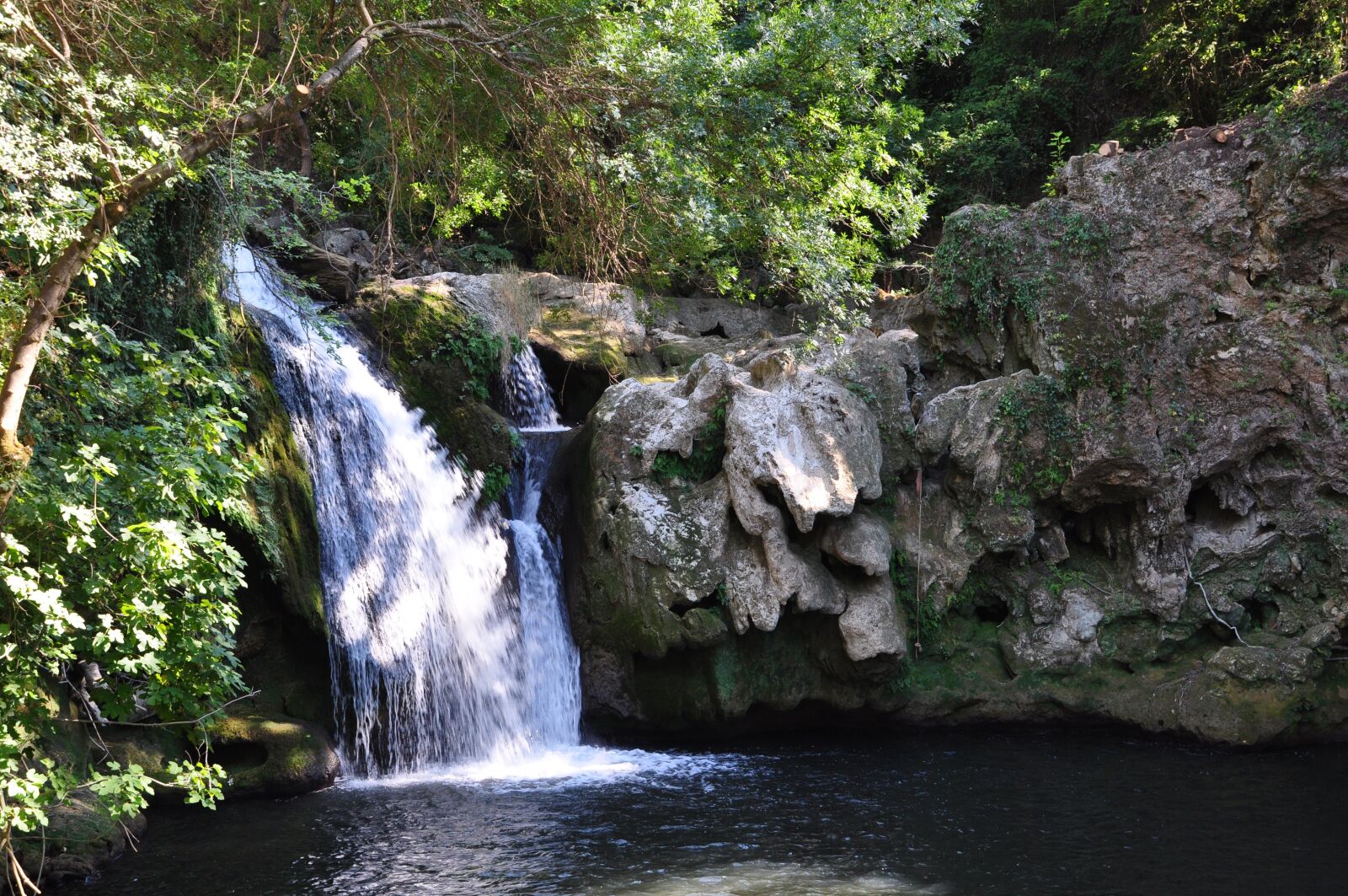 Nikon D90 sample photo. Cascade, freshness, france photography