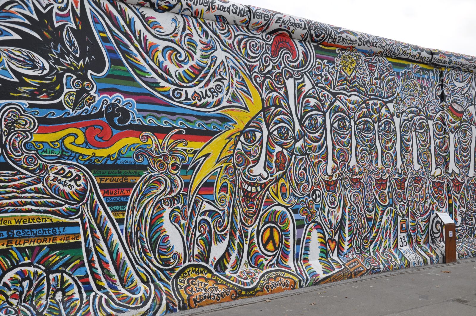 Nikon D90 sample photo. Berlin wall, berlin, graphite photography