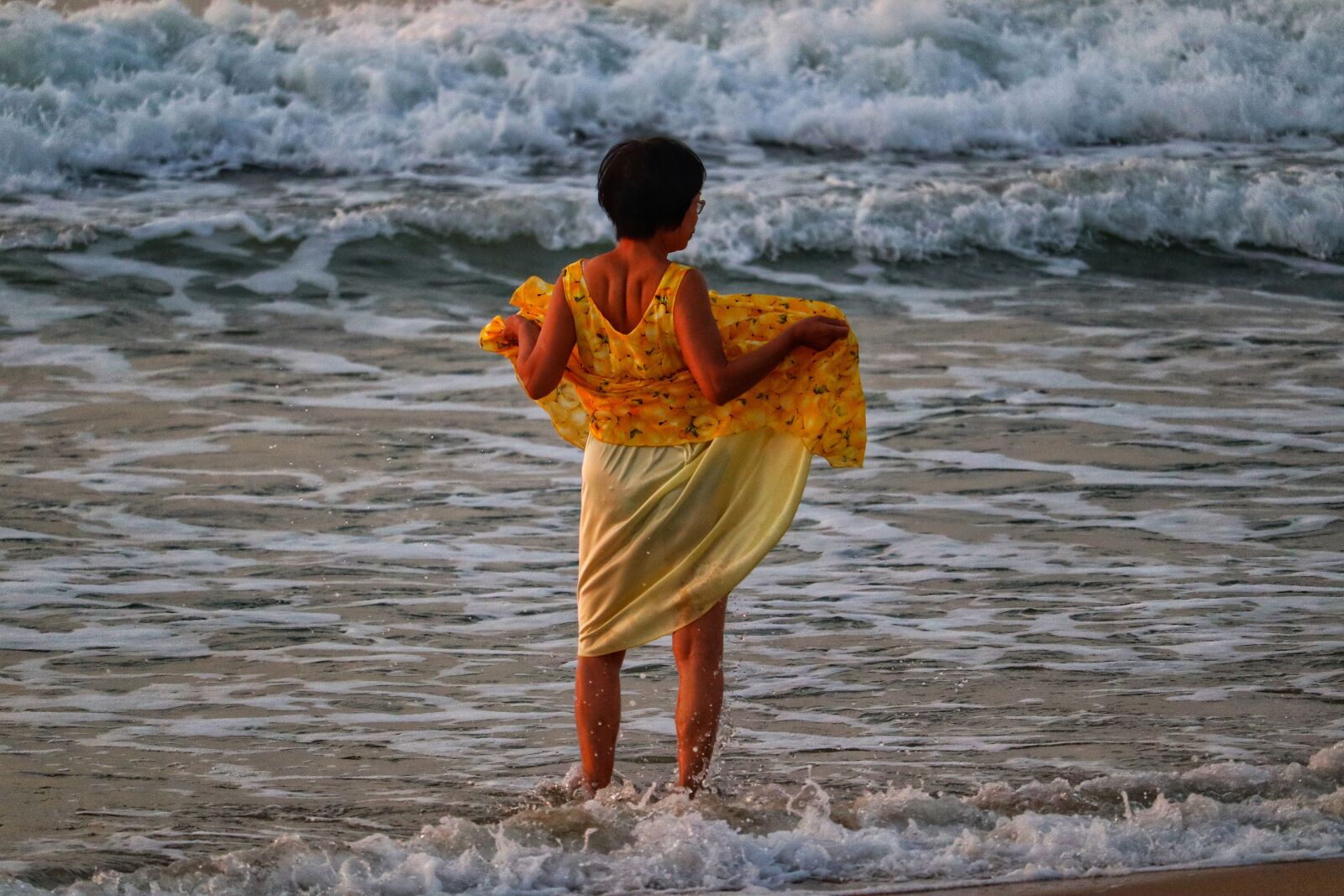 Canon EOS M50 (EOS Kiss M) sample photo. Woman, human, sea photography
