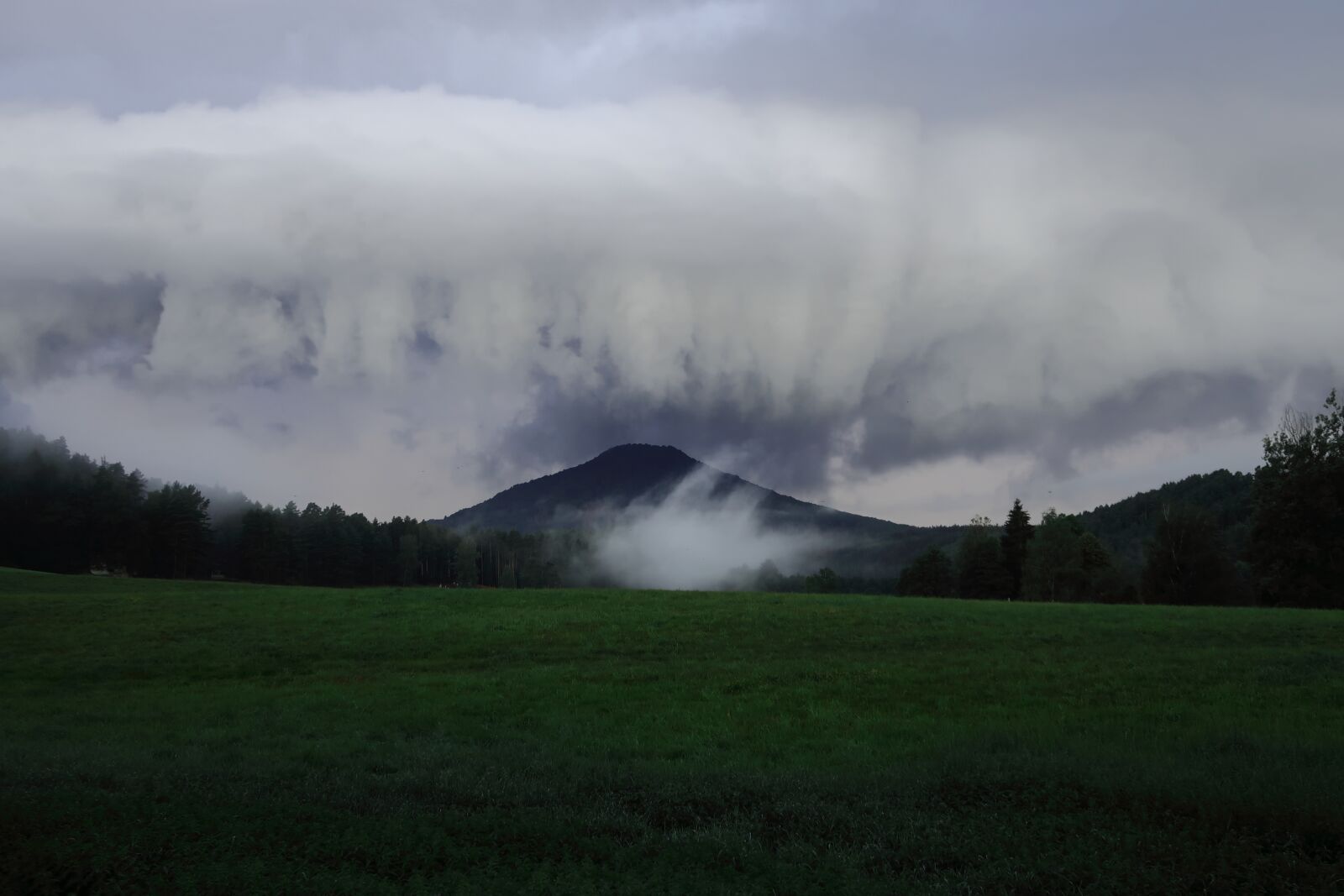 Canon PowerShot G7 X Mark II sample photo. Mountain, clouds, rain photography