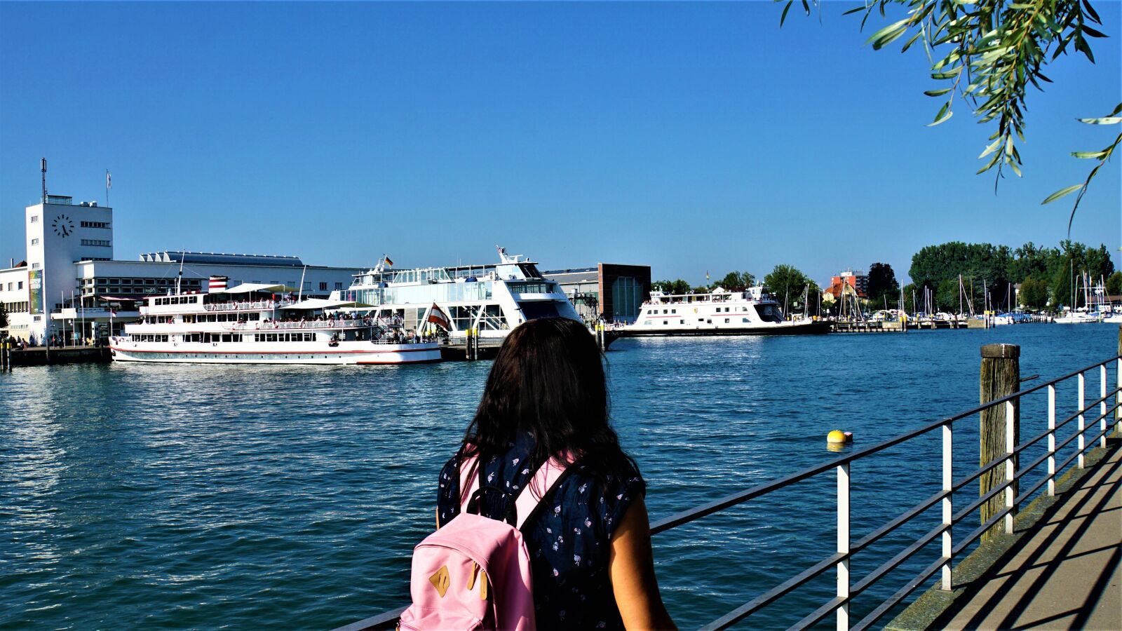 Sony E 18-200mm F3.5-6.3 OSS LE sample photo. Woman, backpack, port photography