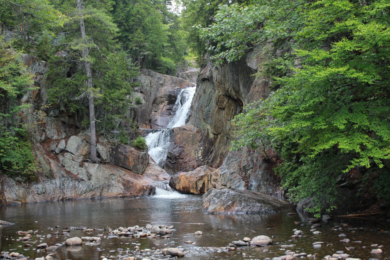 Canon EOS 550D (EOS Rebel T2i / EOS Kiss X4) sample photo. Waterfall, trees, landscape photography