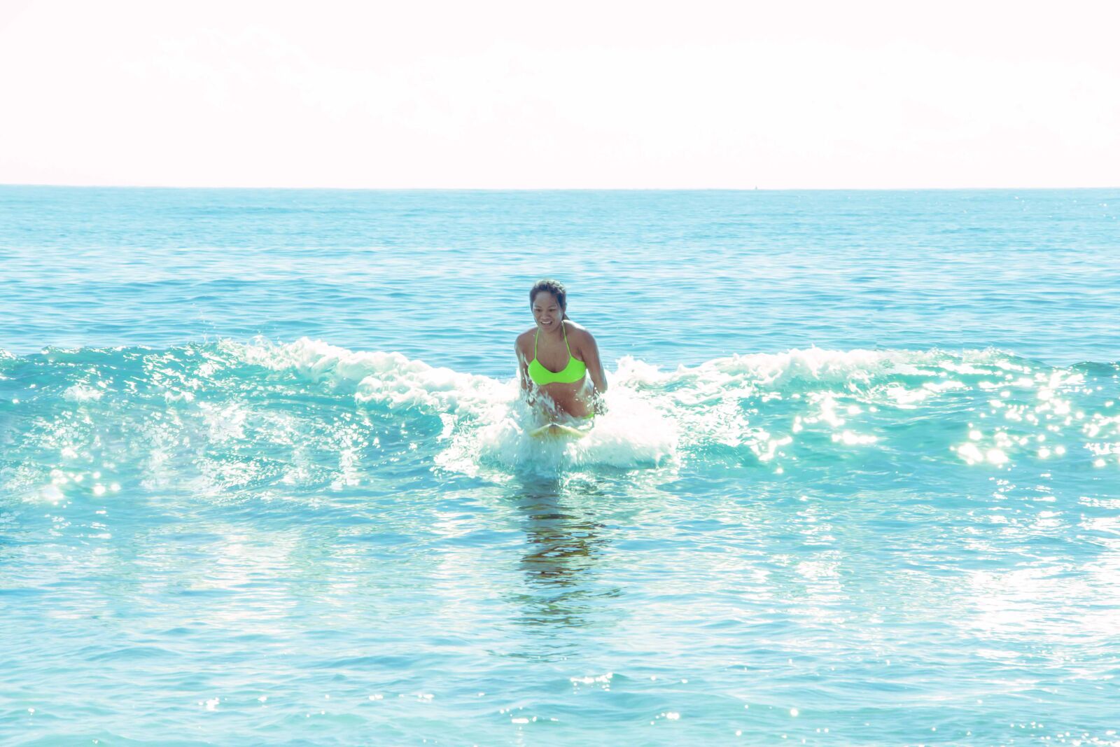 Canon EOS 700D (EOS Rebel T5i / EOS Kiss X7i) sample photo. Asian, girl, beach, summer photography