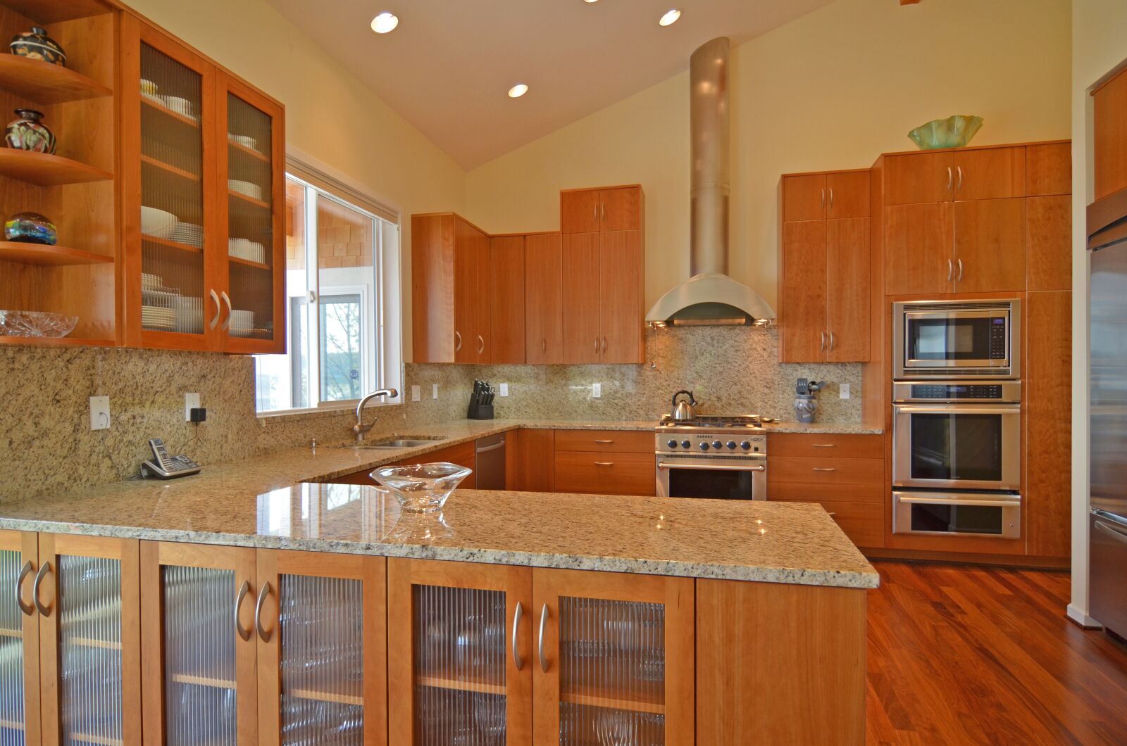 Nikon D7000 sample photo. Fridge, stove, kitchen photography