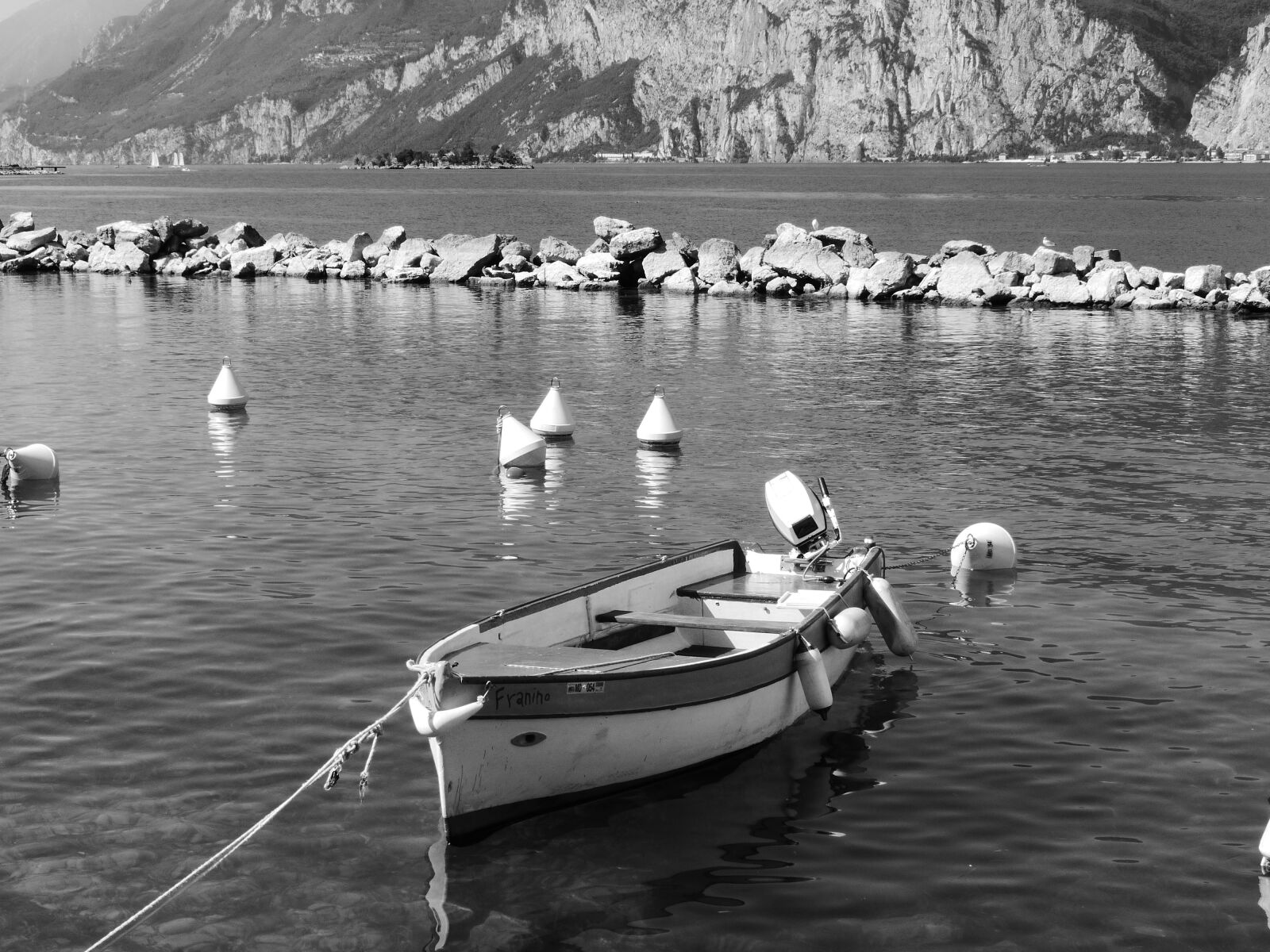Panasonic Lumix DMC-FZ200 sample photo. Garda, boat, italy photography